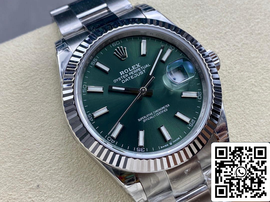 Rolex Datejust M126334-0028 41mm Oyster cinturino VS Fabbrica quadrante verde