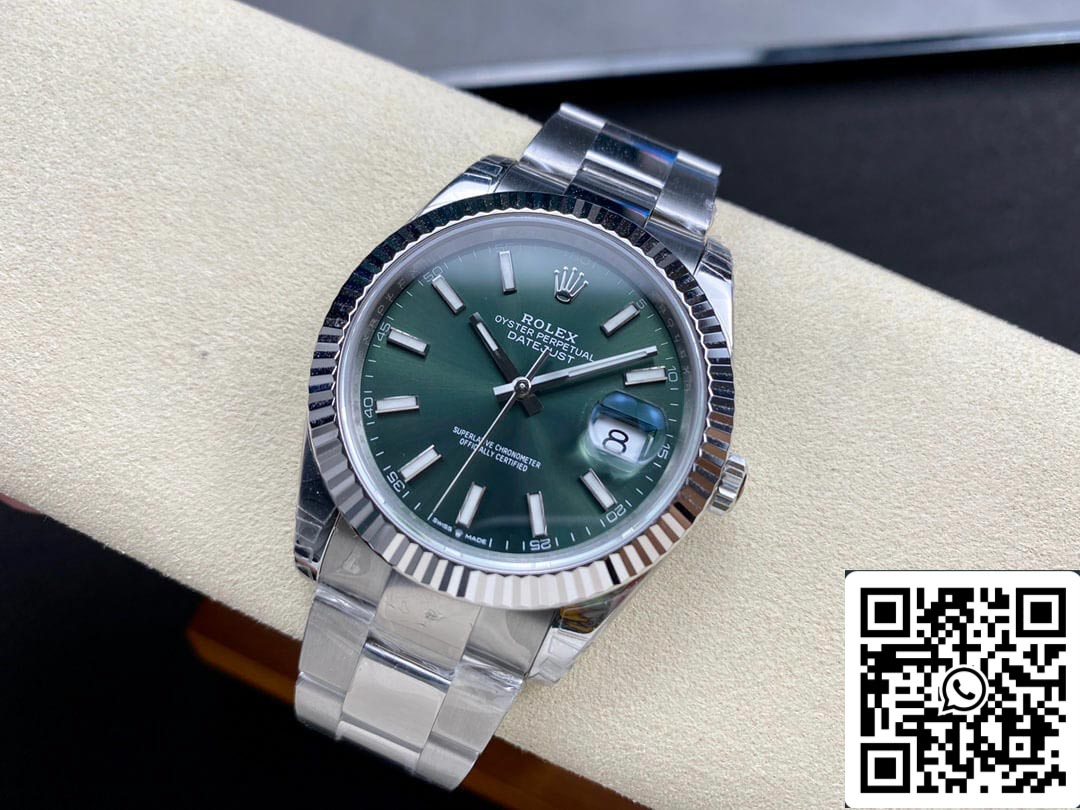 Rolex Datejust M126334-0028 41mm Oyster cinturino VS Fabbrica quadrante verde