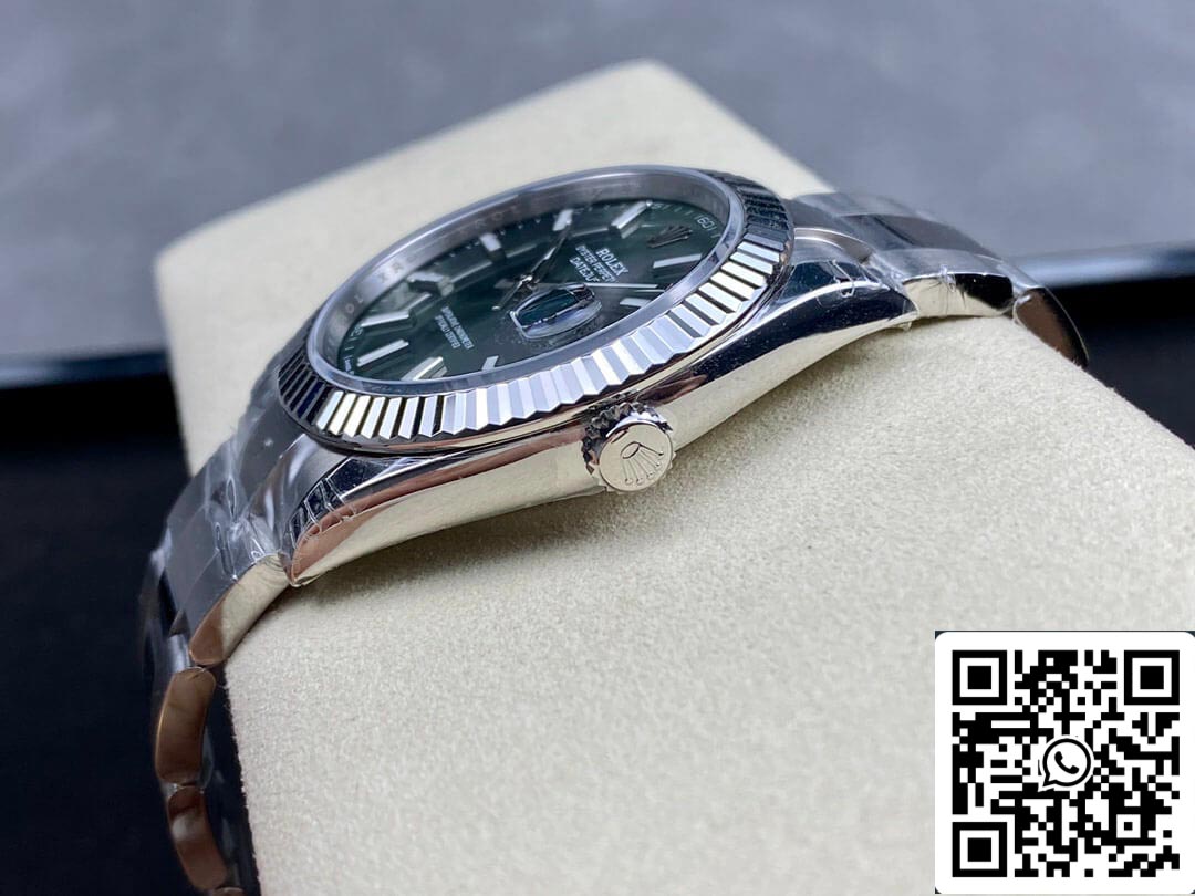 Rolex Datejust M126334-0028 41mm Oyster cinturino VS Fabbrica quadrante verde