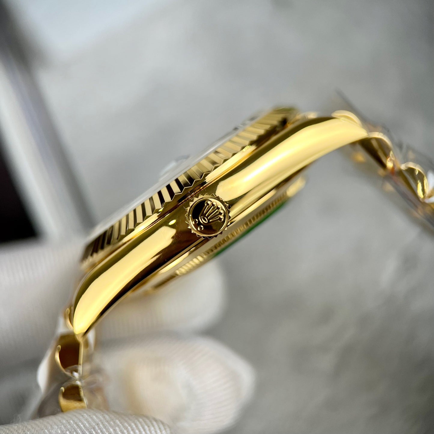 Rolex Day-Date 40 228238-0042 wrapped 18k Oro With a peso of 150 grams