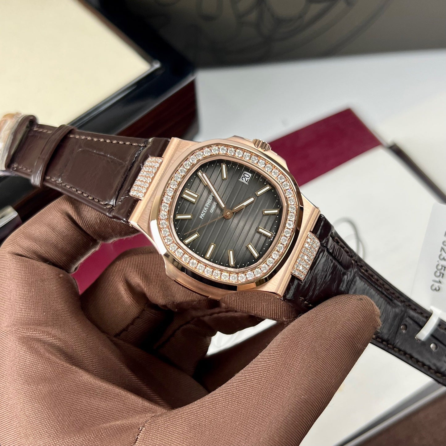 Patek Philippe Nautilus 5711/1R-001 -Wrapped 18k and diamond Pelle band Versione