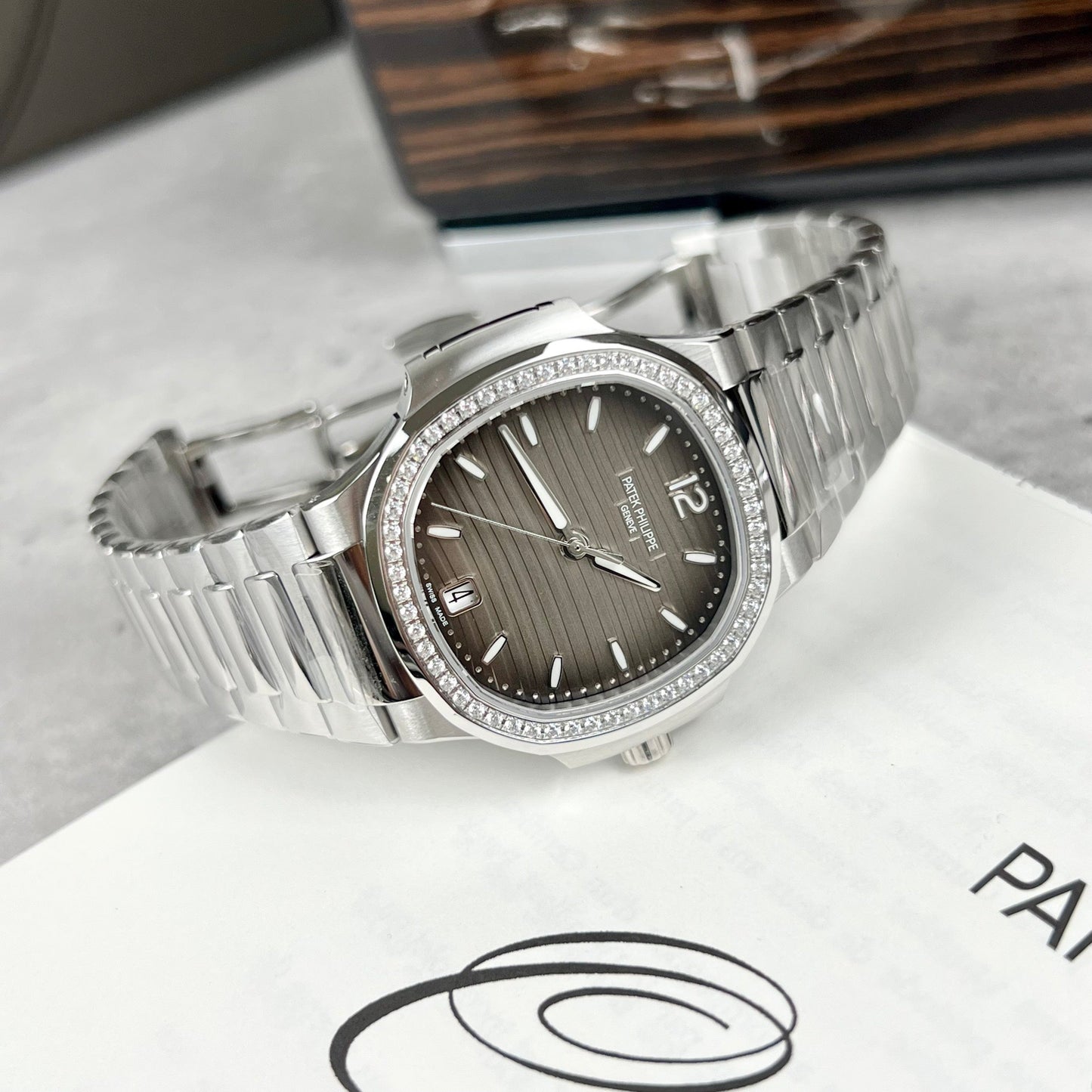 Patek Philippe Nautilus Ladies 7118/1A-011 custom stone from 3K Fabbrica acciaio inossidabile