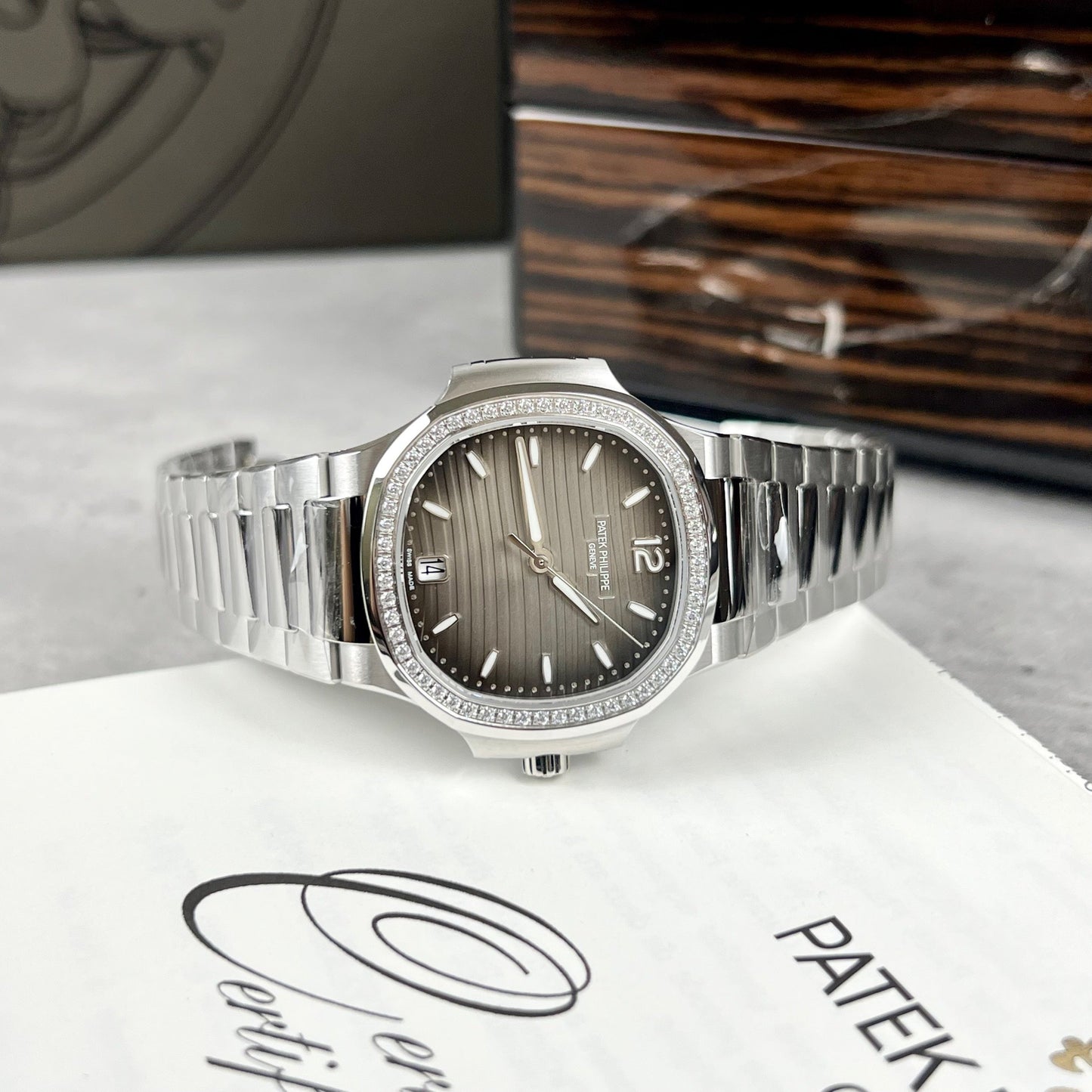 Patek Philippe Nautilus Ladies 7118/1A-011 custom stone from 3K Fabbrica acciaio inossidabile