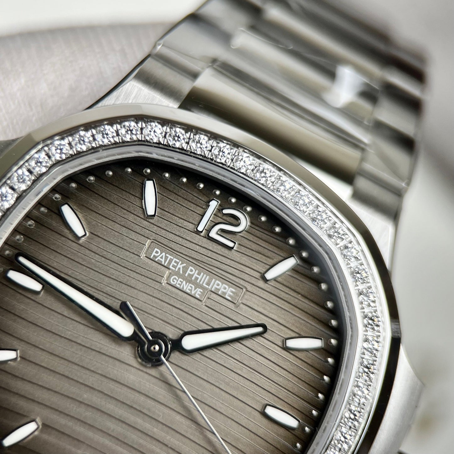 Patek Philippe Nautilus Ladies 7118/1A-011 custom stone from 3K Fabbrica acciaio inossidabile