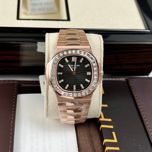 Patek Philippe Nautilus 5711/1R-001 - Baguete de moissanita e ouro rosa 18k embrulhado
