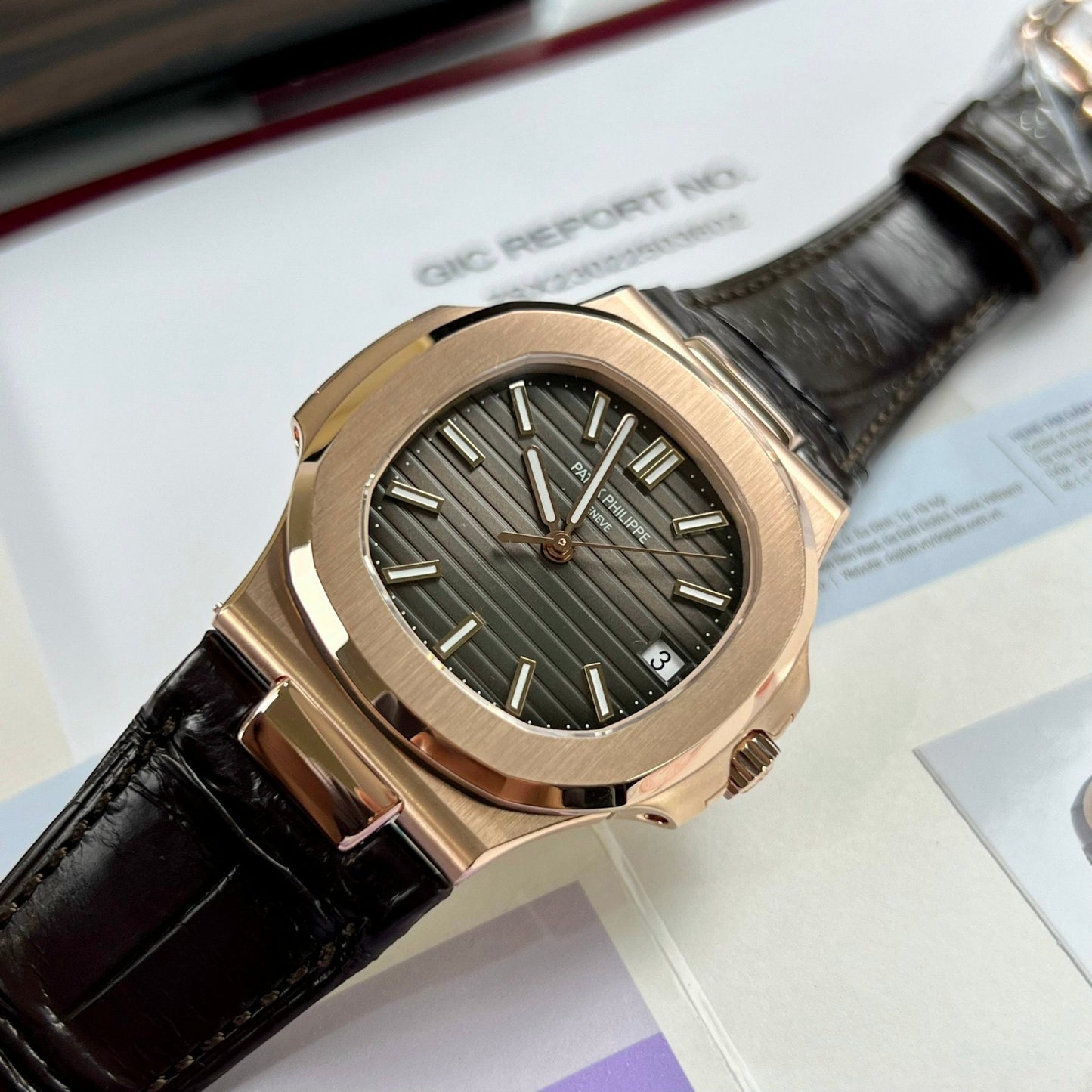 Patek Philippe Nautilus 5711/1R-001 - Versión envuelta en banda Rosa Oro Pelle de 18k