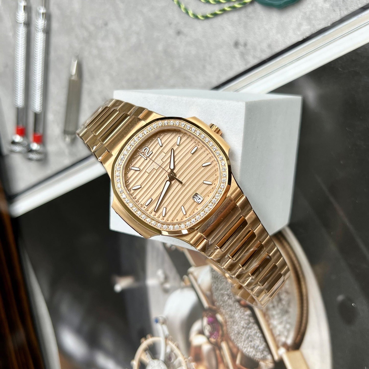 Patek Philippe Nautilus 7118/1R-010 Oro de 18k relleno de la Fabbrica 3k con cuadrante amarillo
