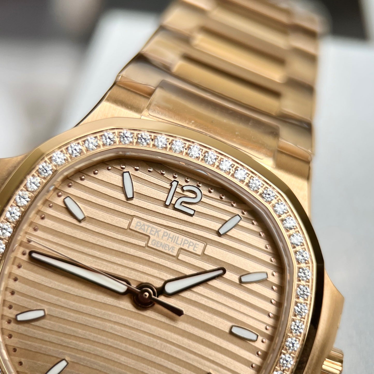 Patek Philippe Nautilus 7118/1R-010 Oro de 18k relleno de la Fabbrica 3k con cuadrante amarillo