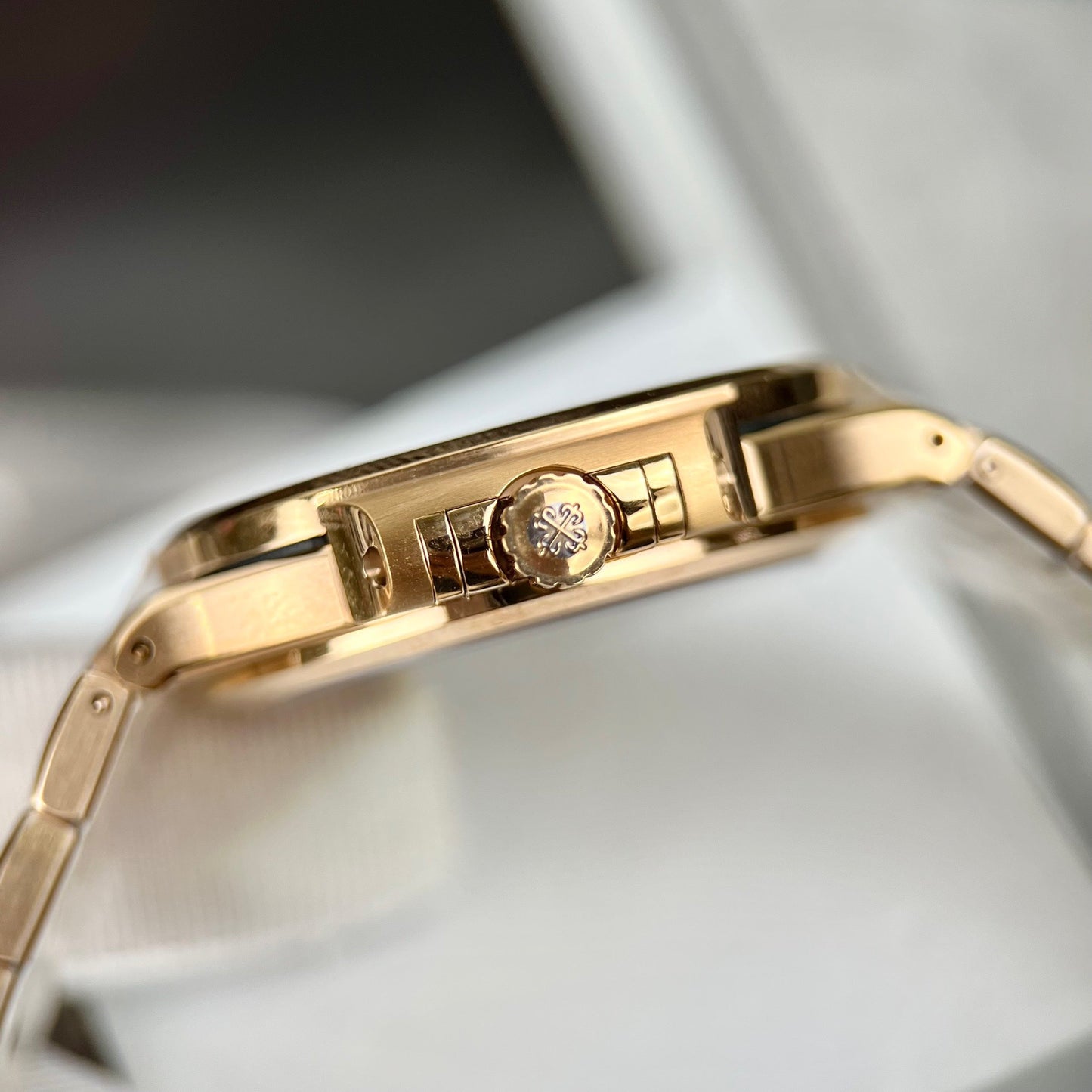 Patek Philippe Nautilus 7118/1R-010 Oro de 18k relleno de la Fabbrica 3k con cuadrante amarillo