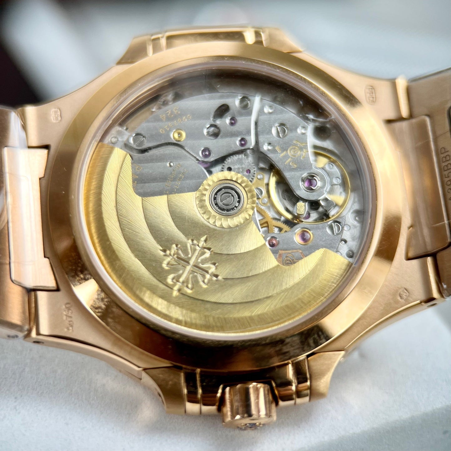 Patek Philippe Nautilus 7118/1R-010 Oro de 18k relleno de la Fabbrica 3k con cuadrante amarillo