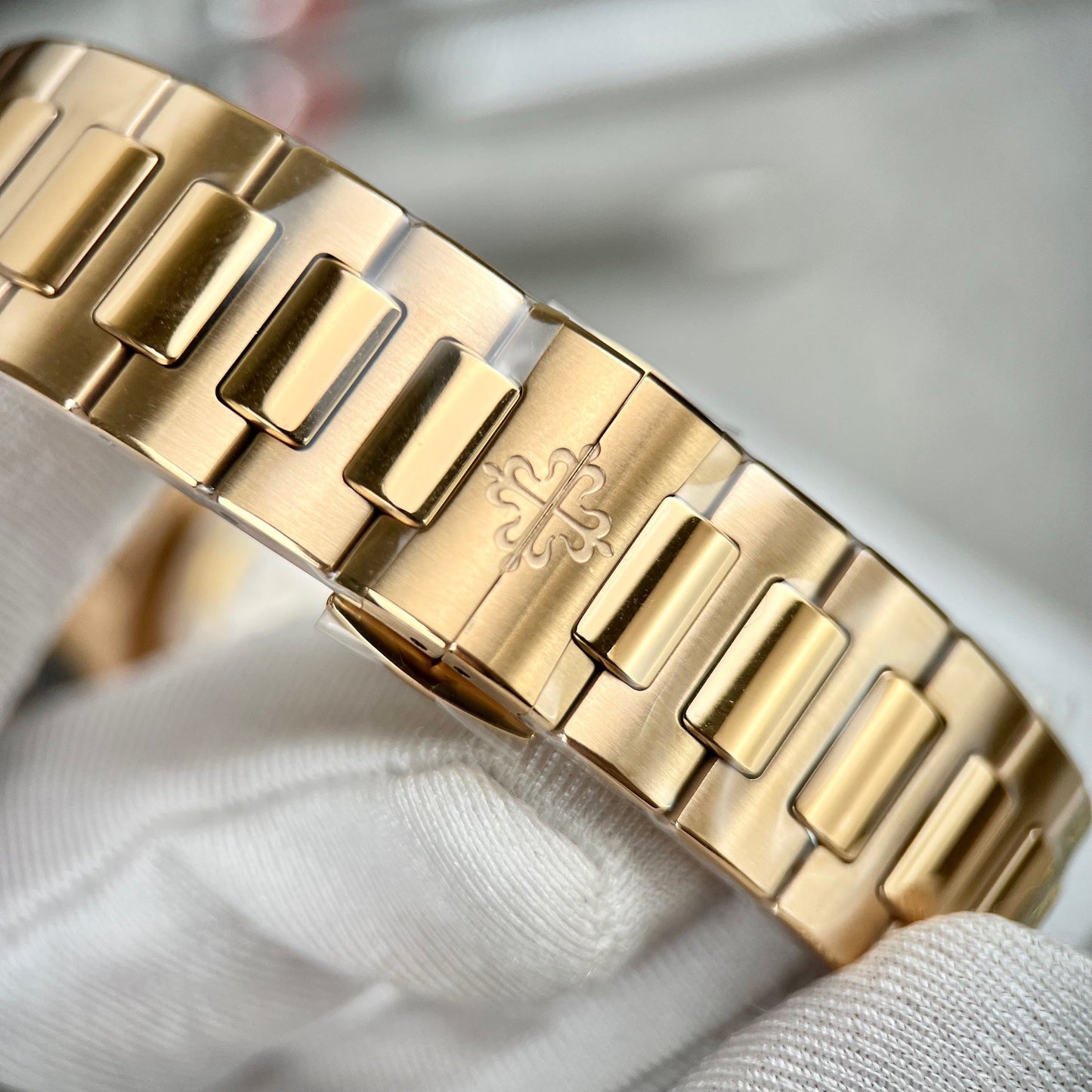 Patek Philippe Nautilus 7118/1R-010 Oro de 18k relleno de la Fabbrica 3k con cuadrante amarillo