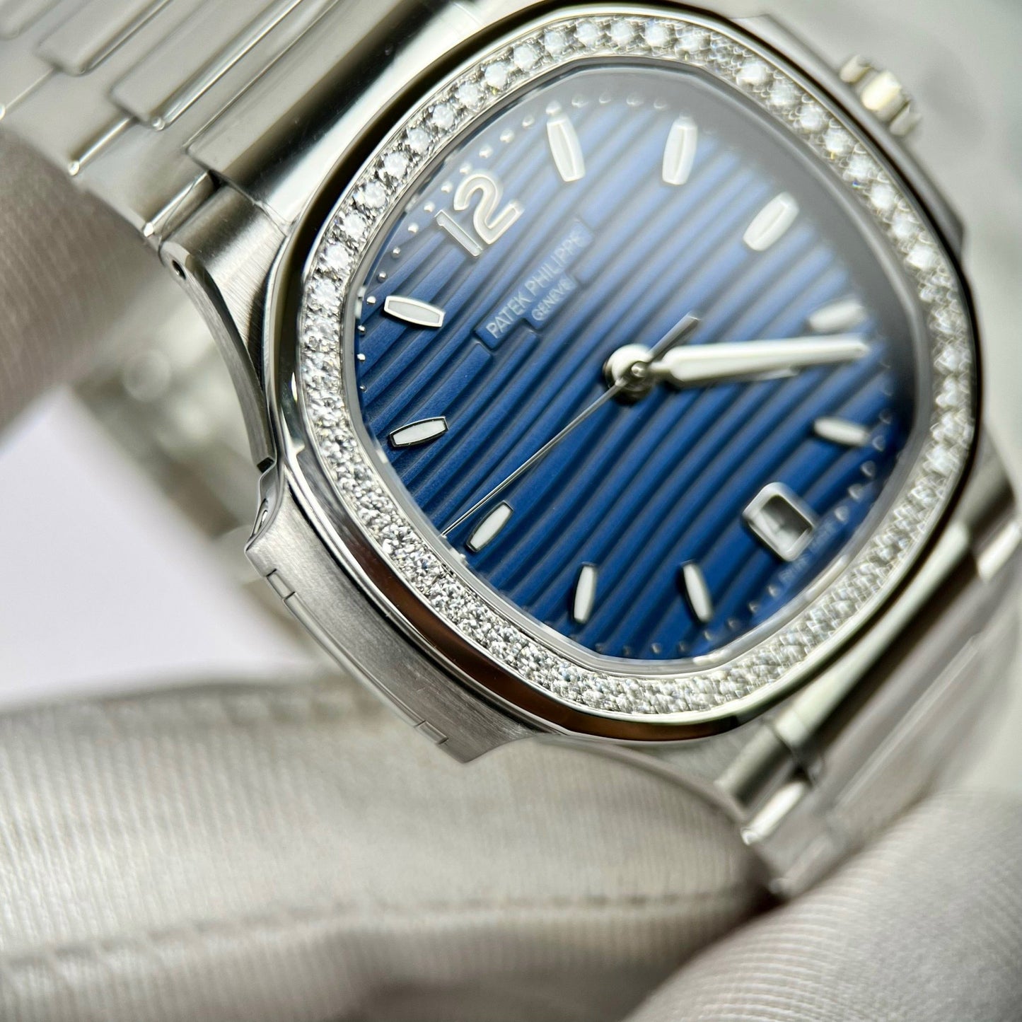 Patek Philippe Nautilus 7118/1A-001 custom Moissanite 3K Fabbrica quadrante blu