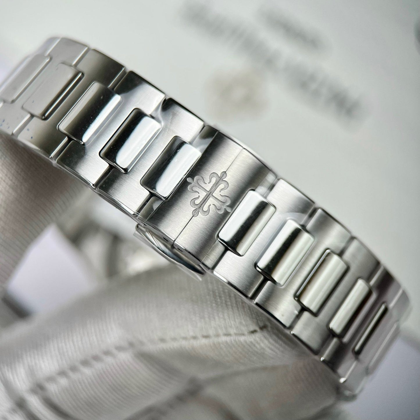 Patek Philippe Nautilus 7118/1A-001 custom Moissanite 3K Fabbrica quadrante blu