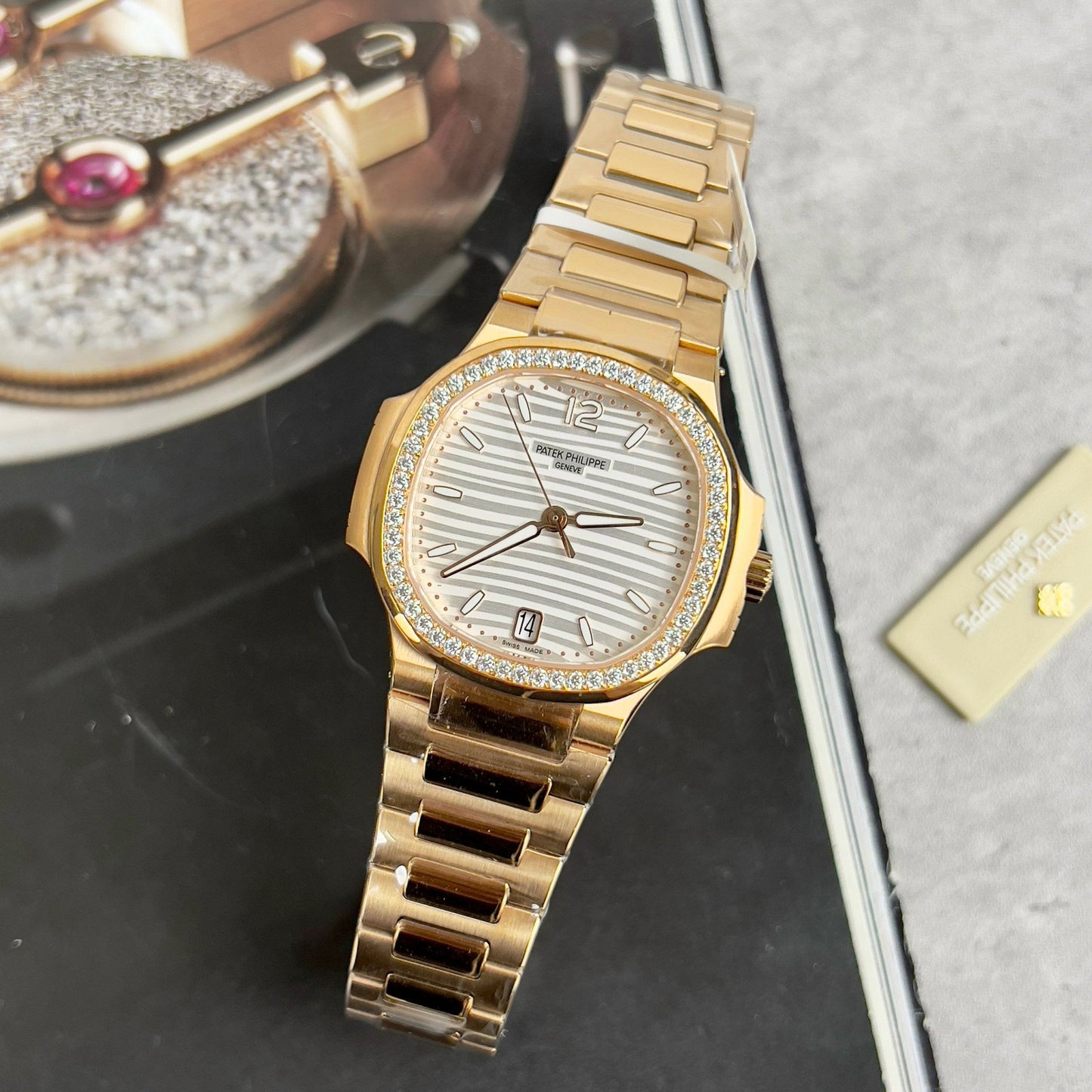 Patek Philippe Nautilus 7118/1R-010 18k Ouro preenchido com pedra Moissanite personalizada quadrante bianco