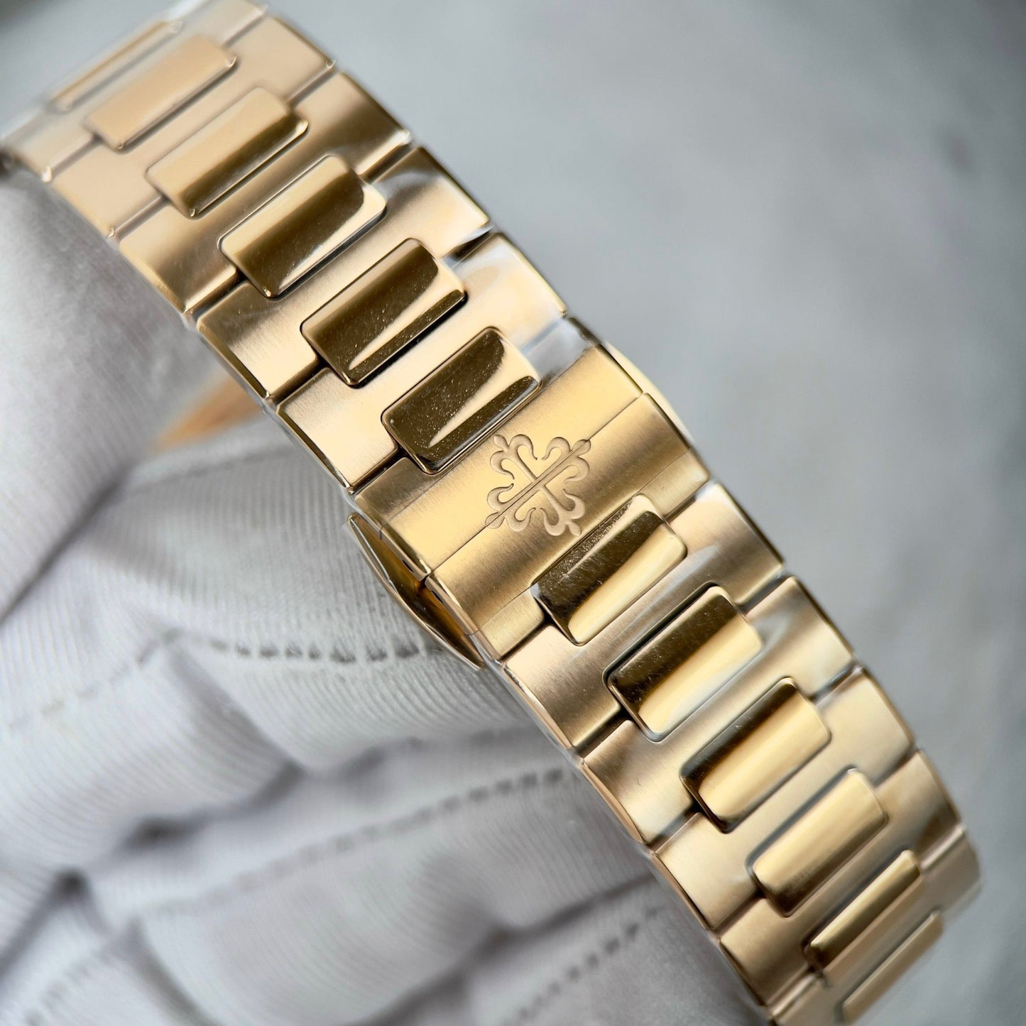 Patek Philippe Nautilus 7118/1R-010 18k Ouro preenchido com pedra Moissanite personalizada quadrante bianco