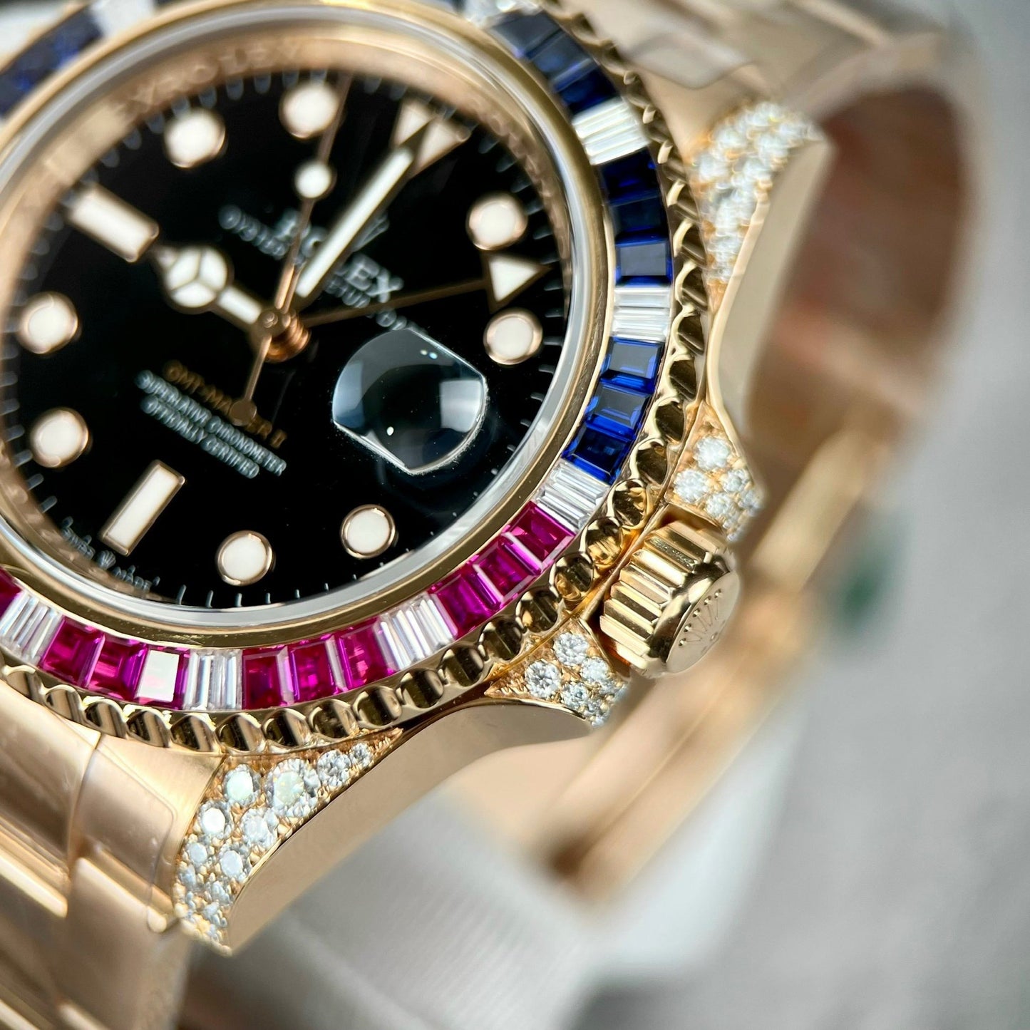 Rolex GMT-Master II 126755 Rainbow lunetta Best 1:1 Edizione with Ruby Stone and 18k wrapped