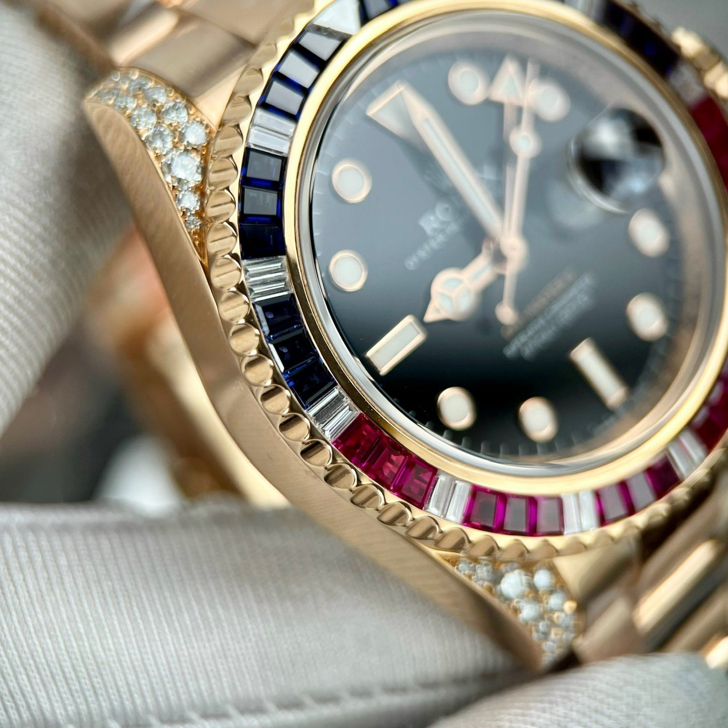 Rolex GMT-Master II 126755 Rainbow lunetta Best 1:1 Edizione with Ruby Stone and 18k wrapped