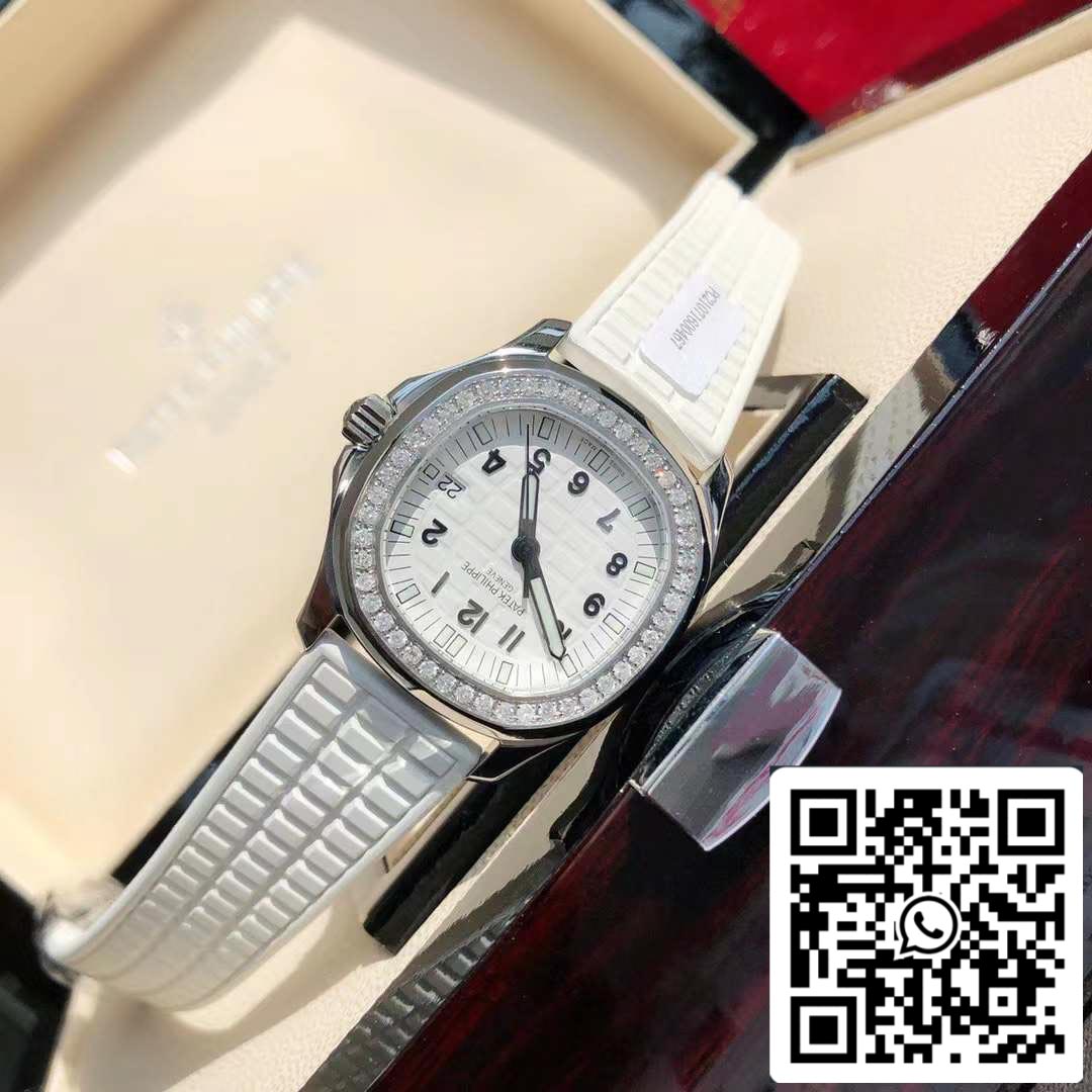Patek Philippe Aquanaut 5267/200A-010 and diamond Bezel - Swiss Original movimento