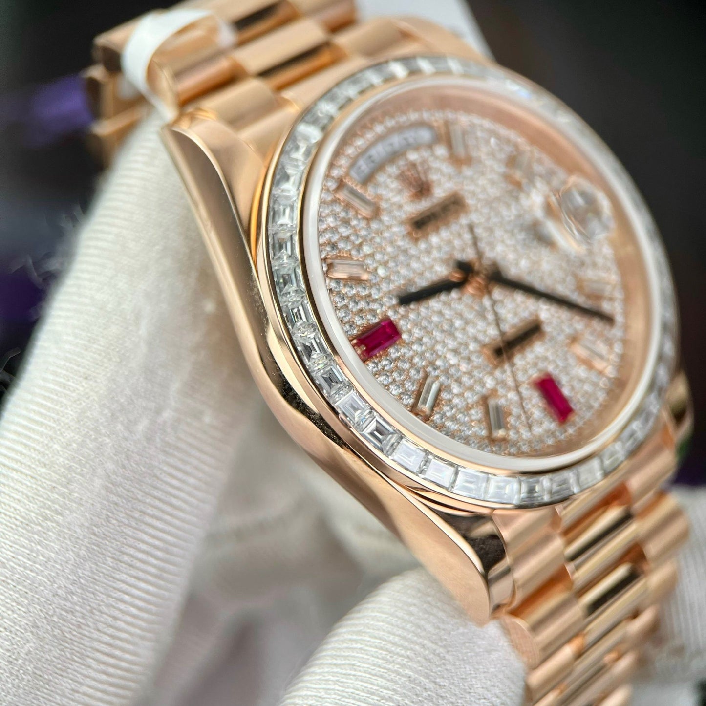 Rolex Day-Date 36 mm Everose Oro 128345RBR revestido 18k com Moissanite integral