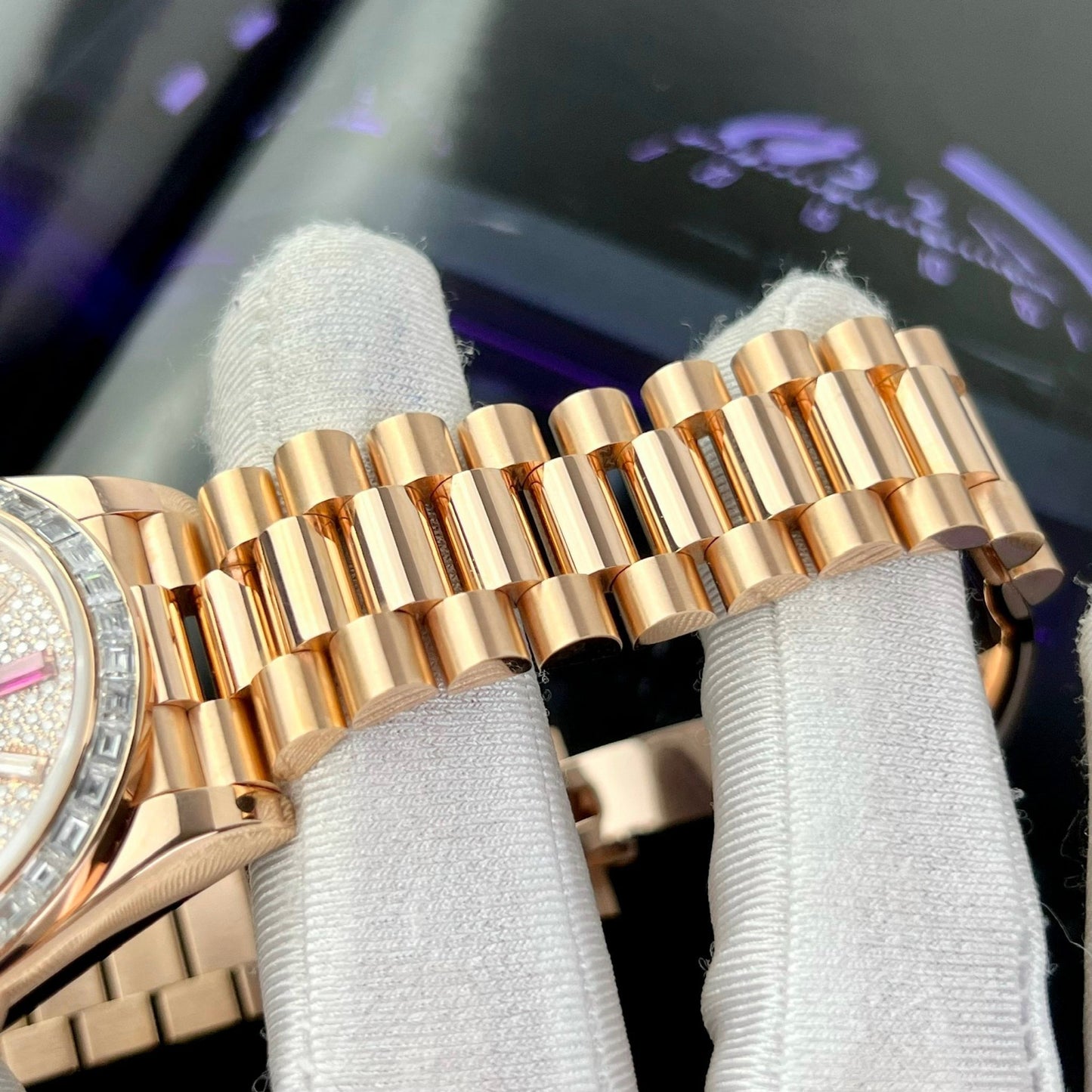 Rolex Day-Date 36 mm Everose Oro 128345RBR revestido 18k com Moissanite integral
