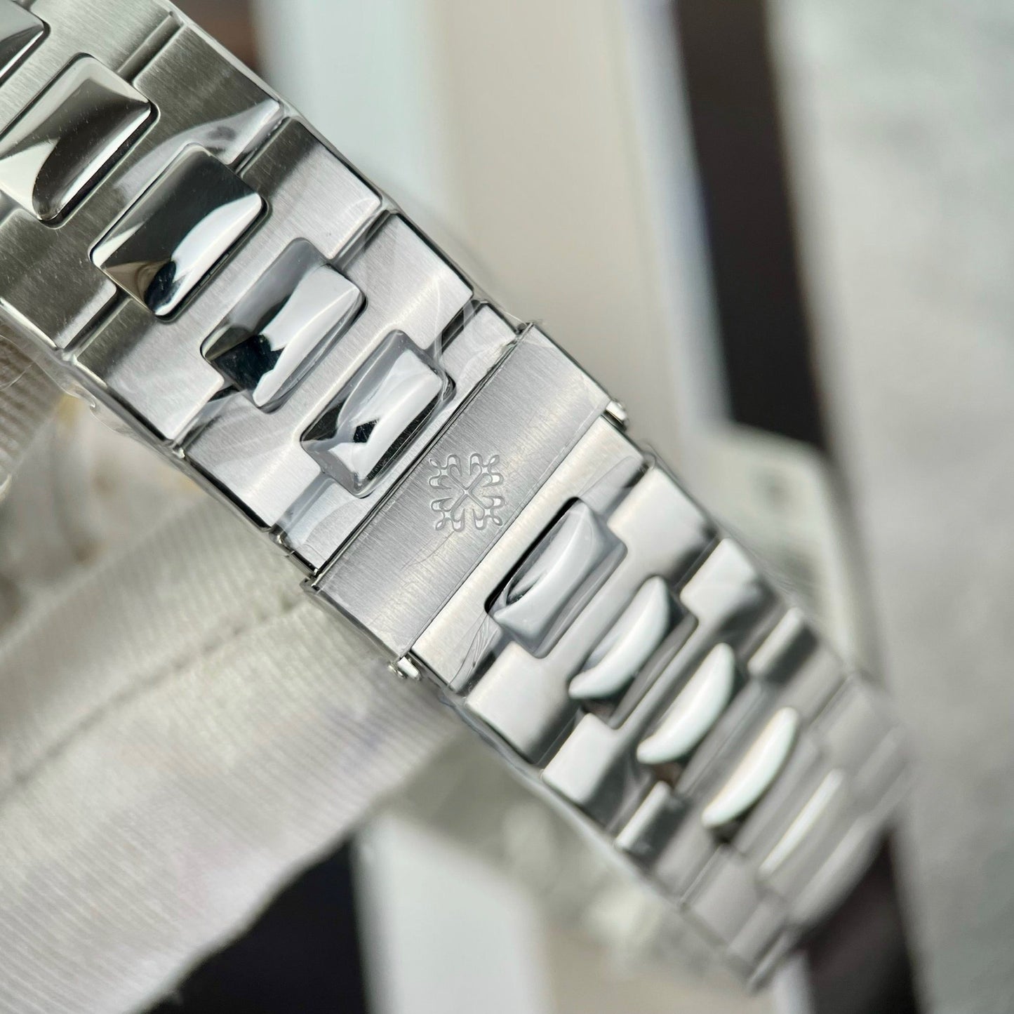 Patek Philippe Nautilus 5711 Best 1:1 Edition PPF Fabbrica Black dial custom Diamonds Moissanite