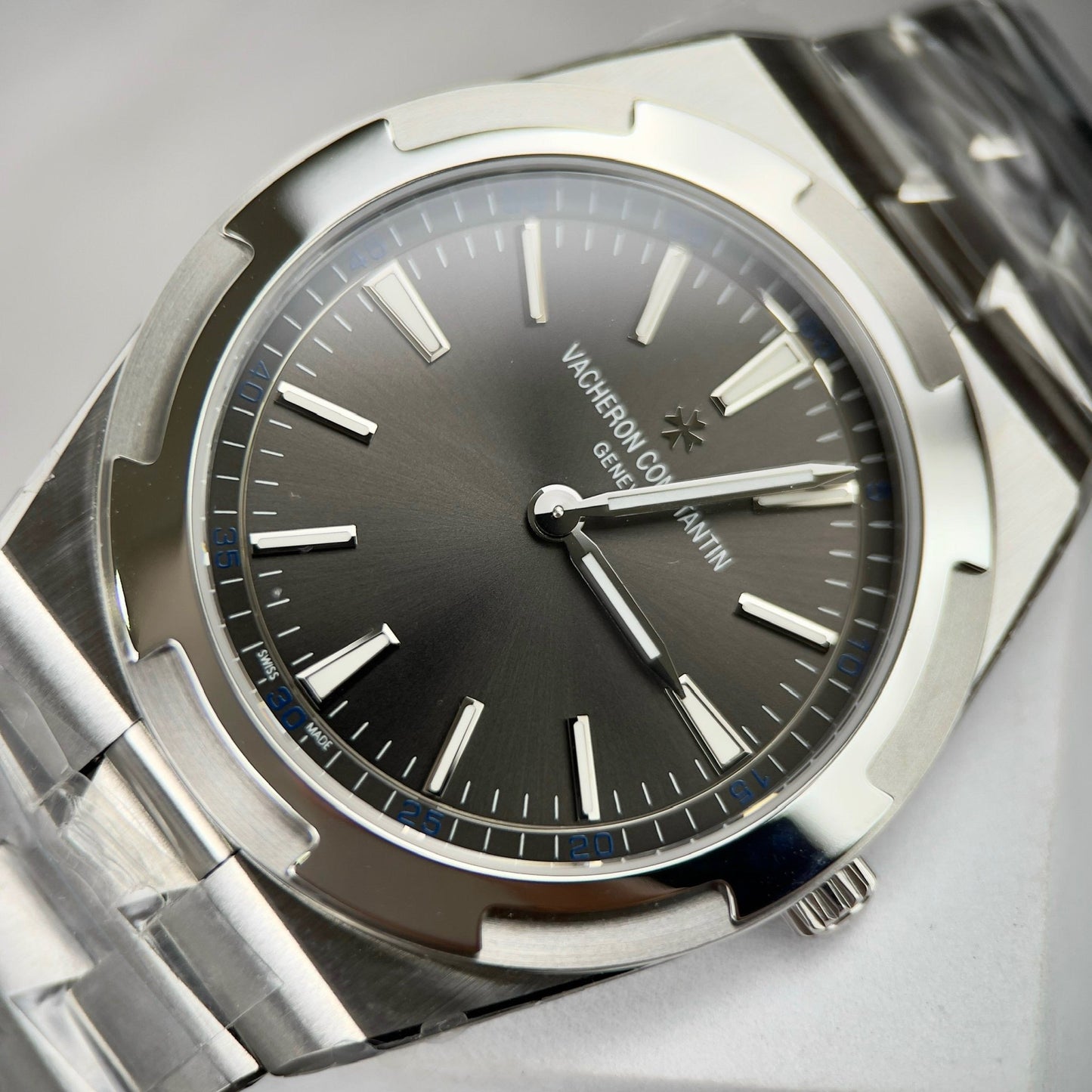 Vacheron Constantin Overseas 2000V/120G-B122 1:1 Best Edition XF Fabbrica Gray Dial Newest Version