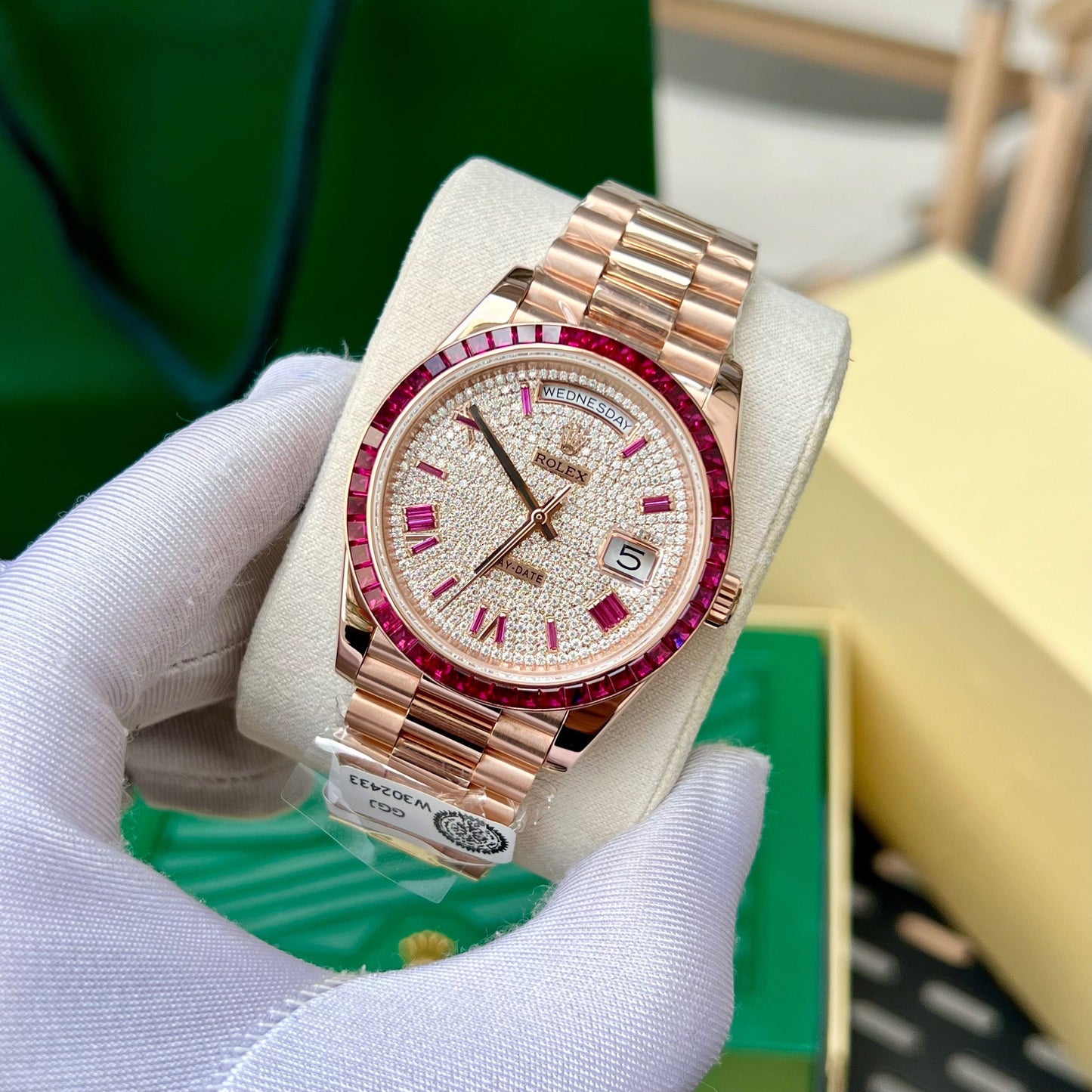 Rolex Day Date 228398 DRRP 1:1 edizione migliore Custom Rosa Oro 18k and ruby saphire Diamond Pave