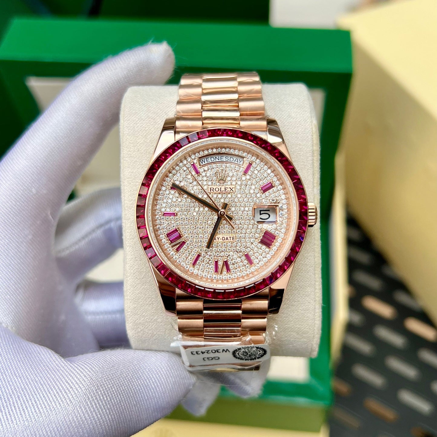 Rolex Day Date 228398 DRRP 1:1 edizione migliore Custom Rosa Oro 18k and ruby saphire Diamond Pave