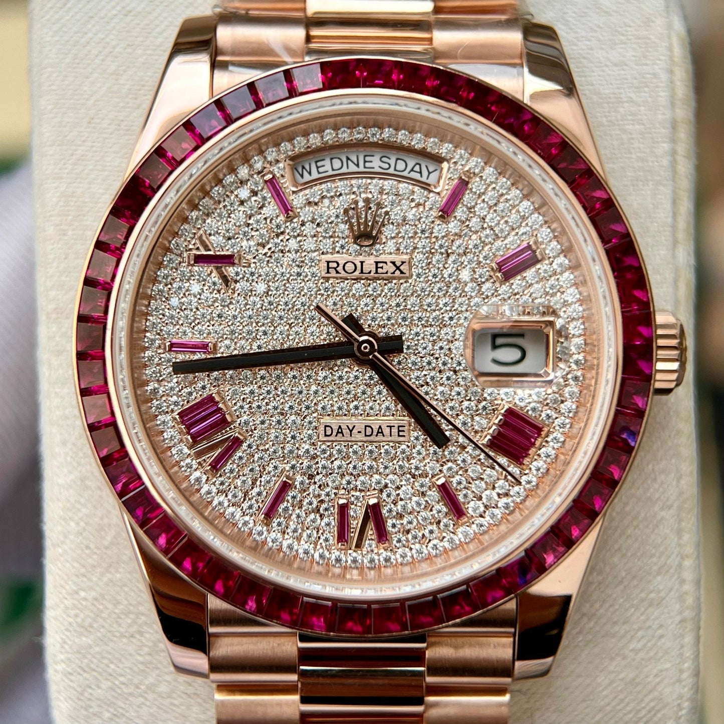 Rolex Day Date 228398 DRRP 1:1 edizione migliore Custom Rosa Oro 18k and ruby saphire Diamond Pave