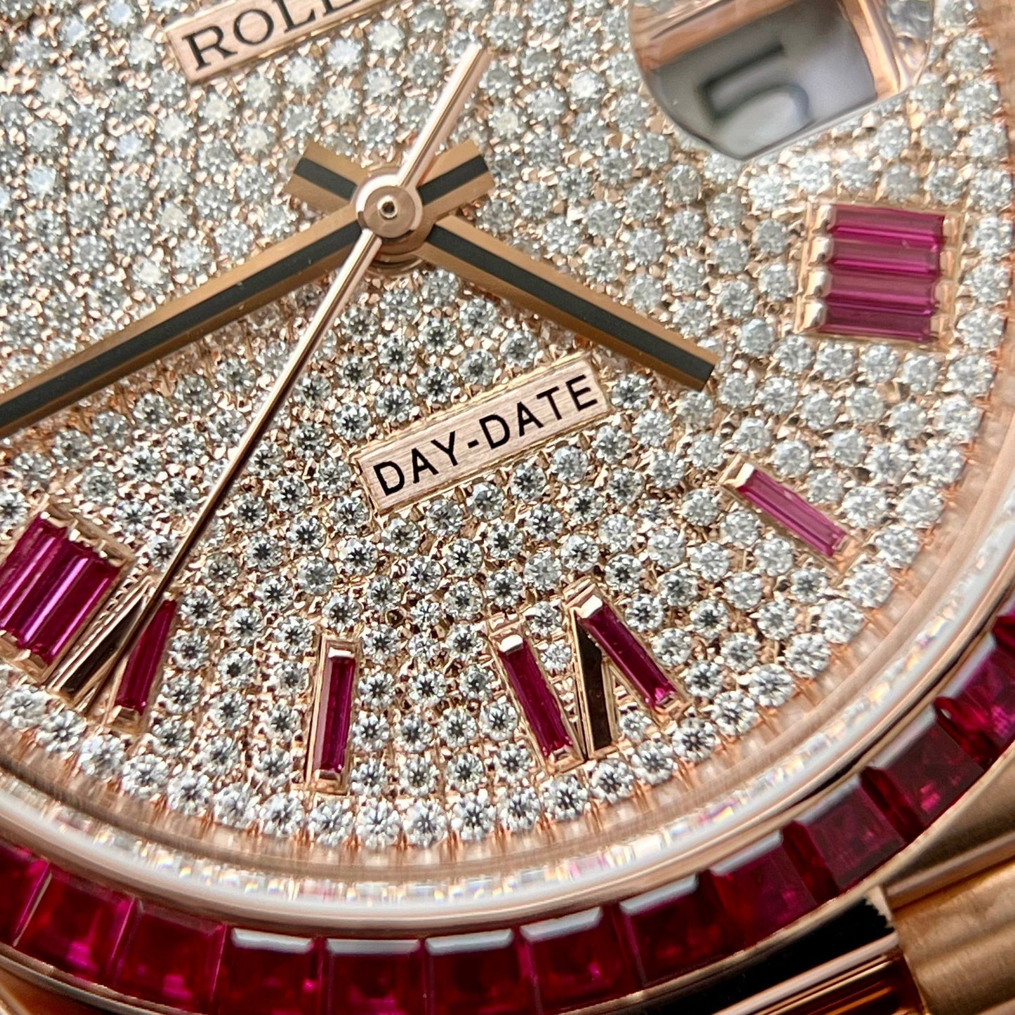 Rolex Day Date 228398 DRRP 1:1 edizione migliore Custom Rosa Oro 18k and ruby saphire Diamond Pave