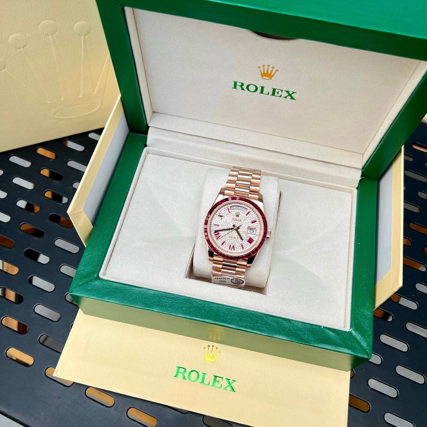 Rolex Day Date 228398 DRRP 1:1 edizione migliore Custom Rosa Oro 18k and ruby saphire Diamond Pave
