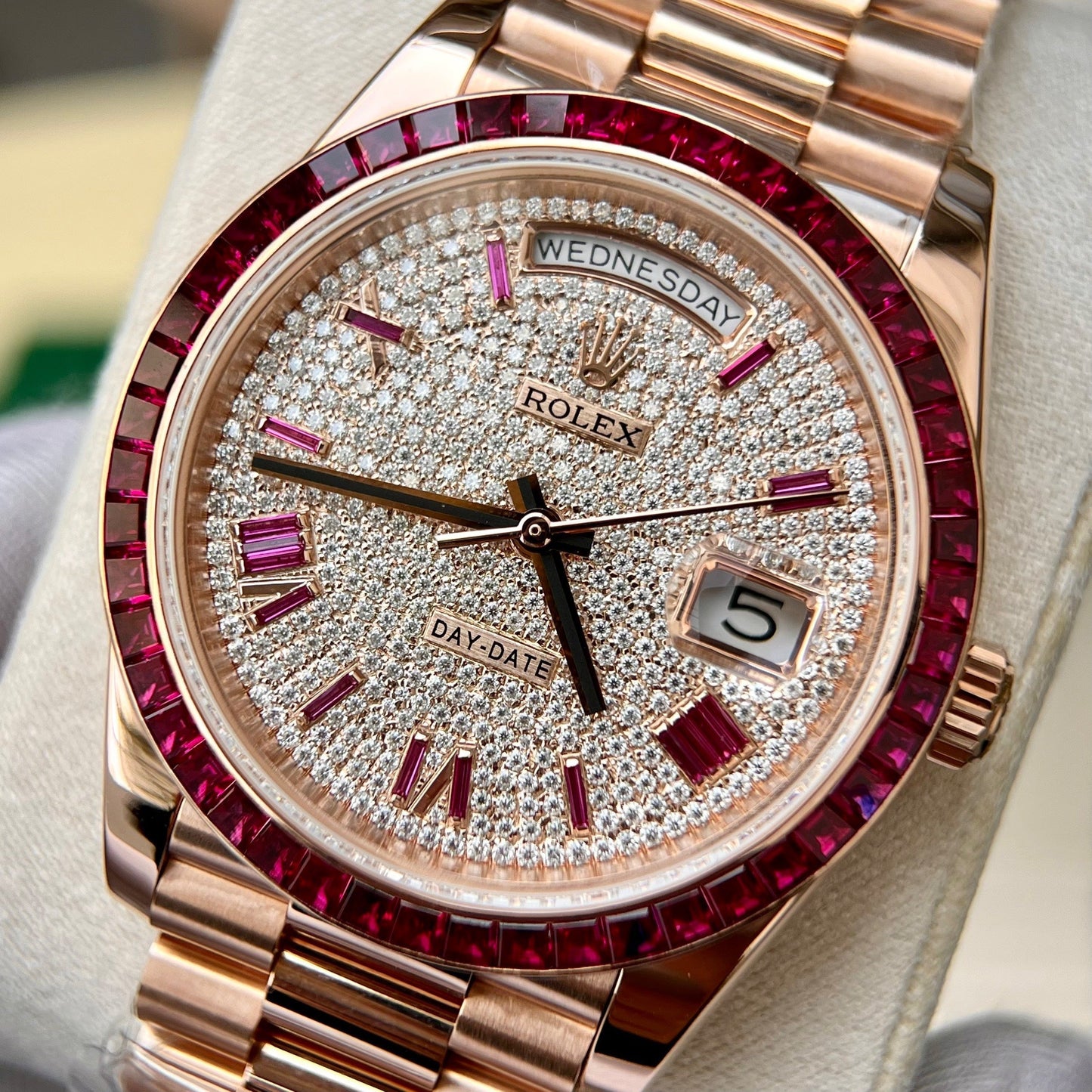 Rolex Day Date 228398 DRRP 1:1 edizione migliore Custom Rosa Oro 18k and ruby saphire Diamond Pave