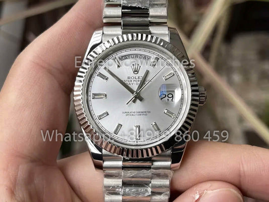 Rolex Day Date 40 228236-0002 Oro Blanco, Bisel Estriado de Platino, 1:1, Mejor Clon, KF Fabbrica, 215 gramos