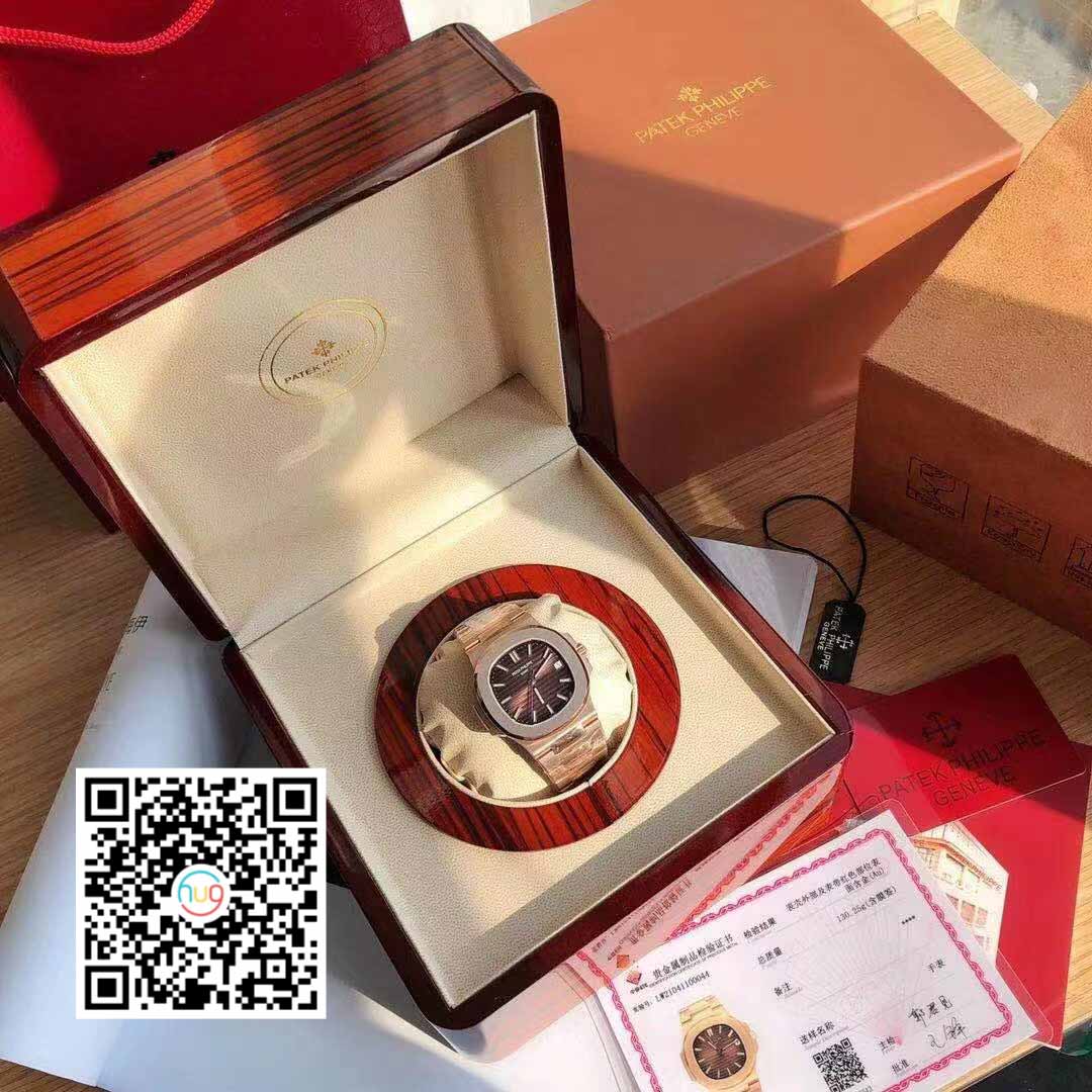Patek Philippe Nautilus 5711/1R-001 -Wrapped 18k Rosa Oro light red quadrante