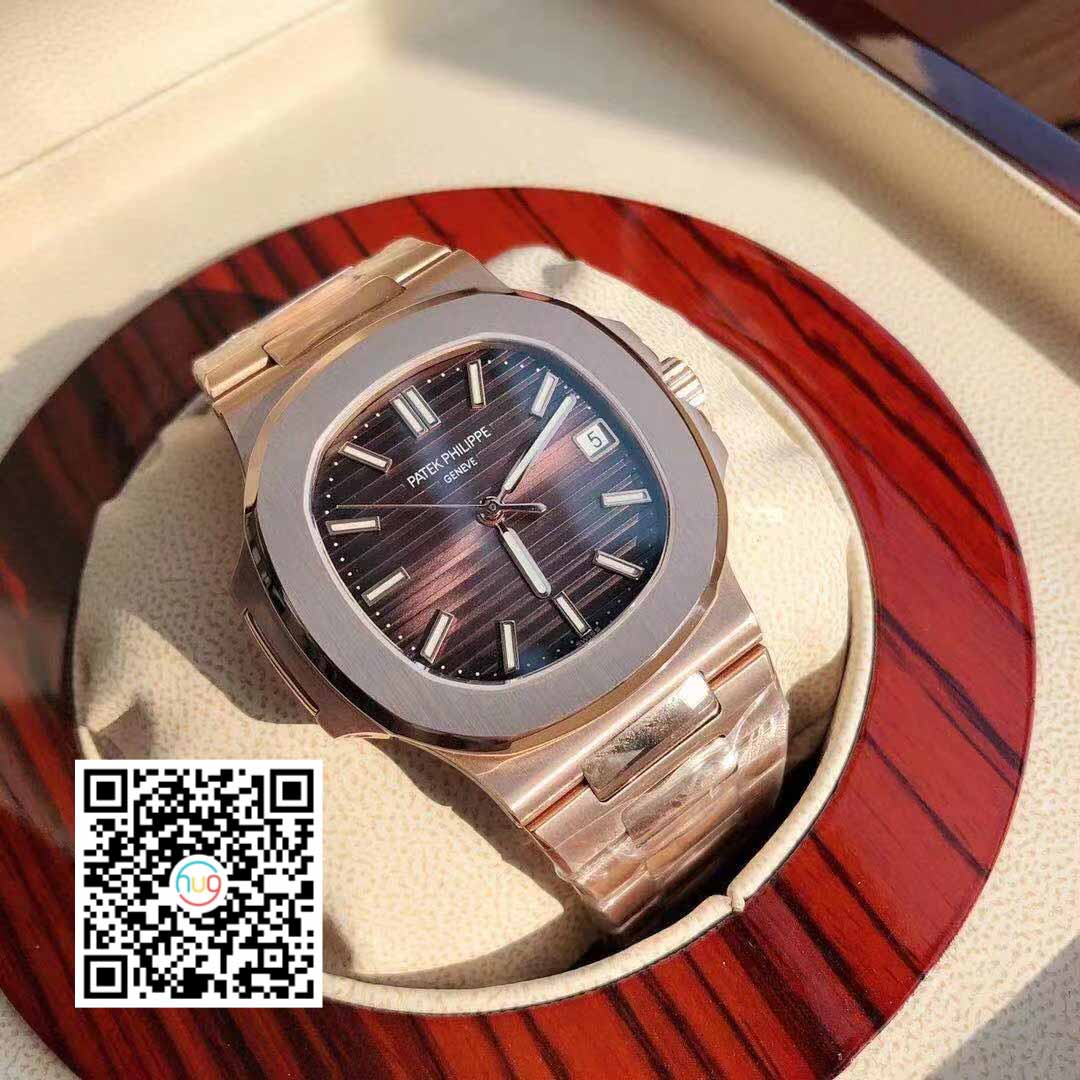 Patek Philippe Nautilus 5711/1R-001 -Wrapped 18k Rosa Oro light red quadrante