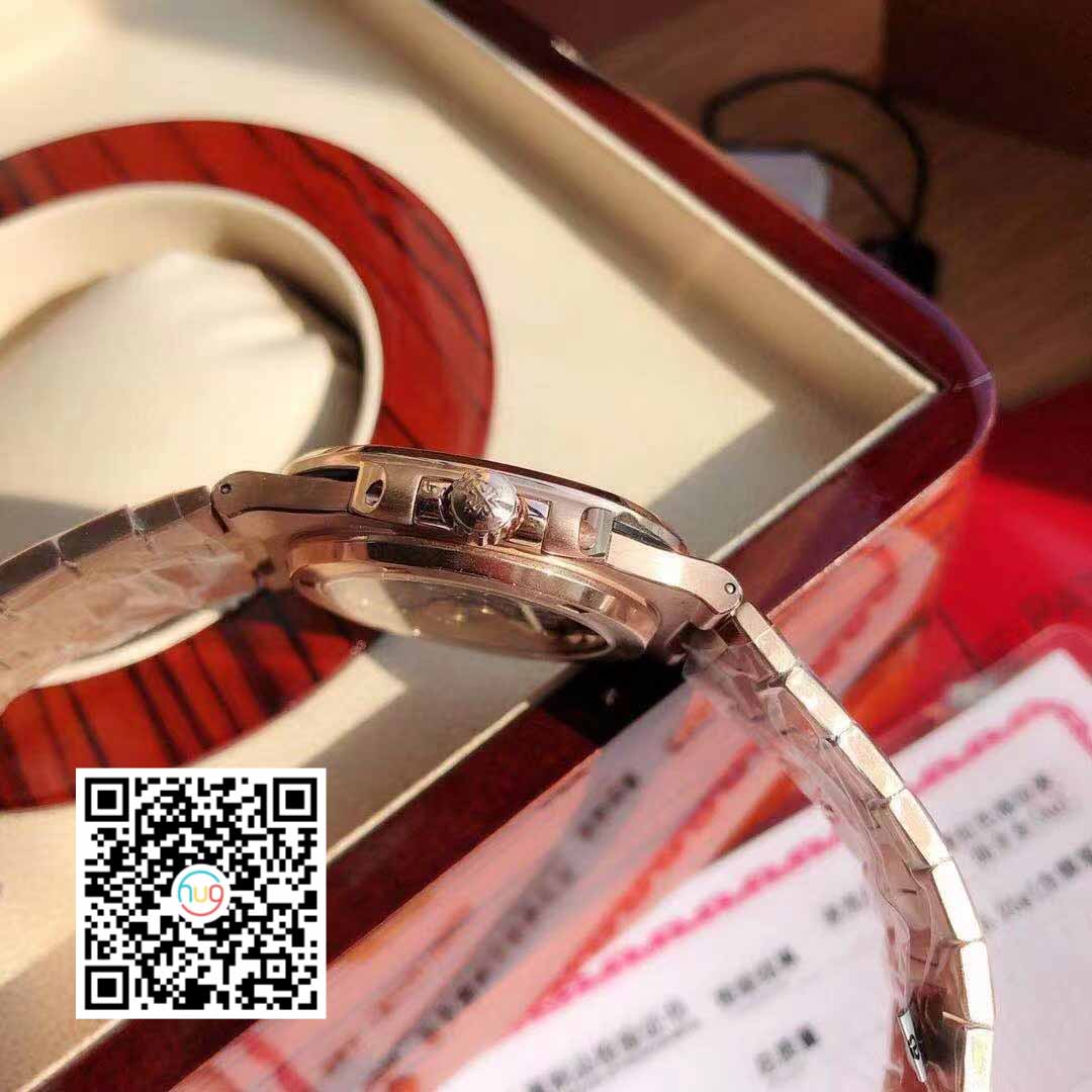 Patek Philippe Nautilus 5711/1R-001 -Wrapped 18k Rosa Oro light red quadrante