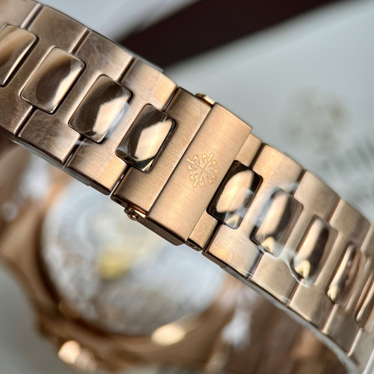 Patek Philippe Nautilus 5712/1R-001 18k rose gold coated