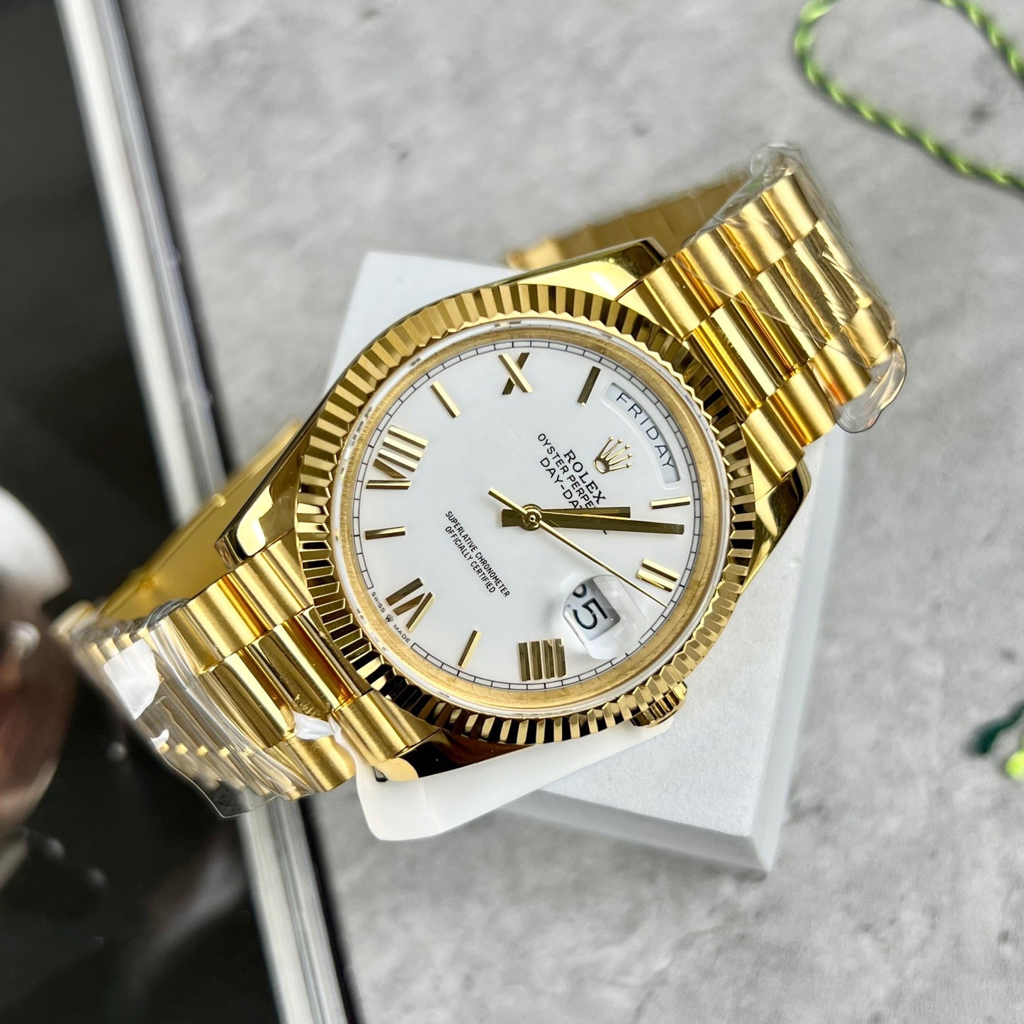 Rolex Day-Date 40 228238-0042 wrapped 18k Oro With a peso of 150 grams