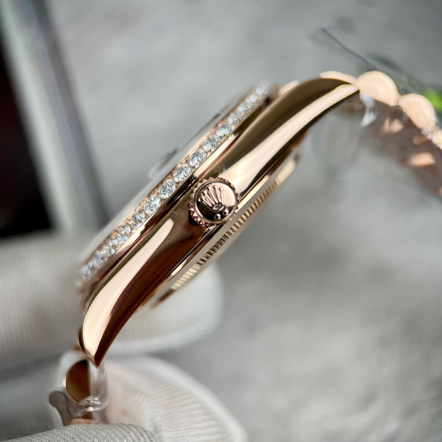 Rolex Day-Date 40 228345RBR Cuadrante oliva con oro rosa de 18 quilates envuelto y diamantes