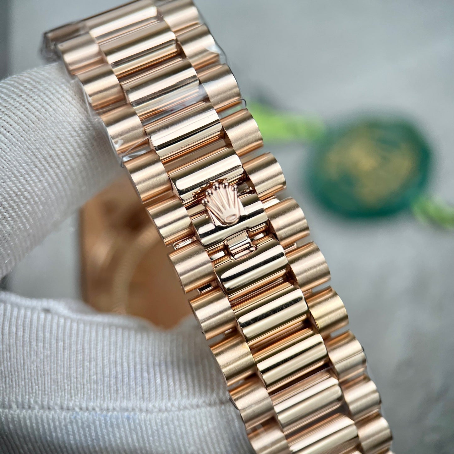 Rolex Day-Date 40 228345RBR Cuadrante oliva con oro rosa de 18 quilates envuelto y diamantes