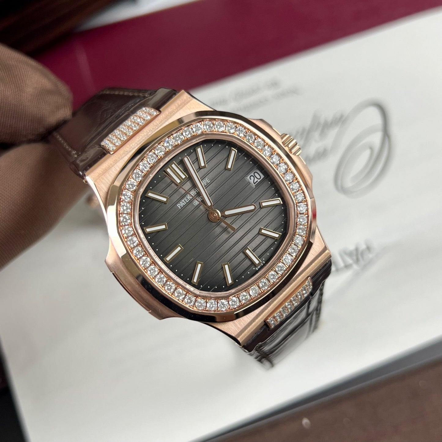 Patek Philippe Nautilus 5711/1R-001 -Wrapped 18k and diamond Pelle band Versione