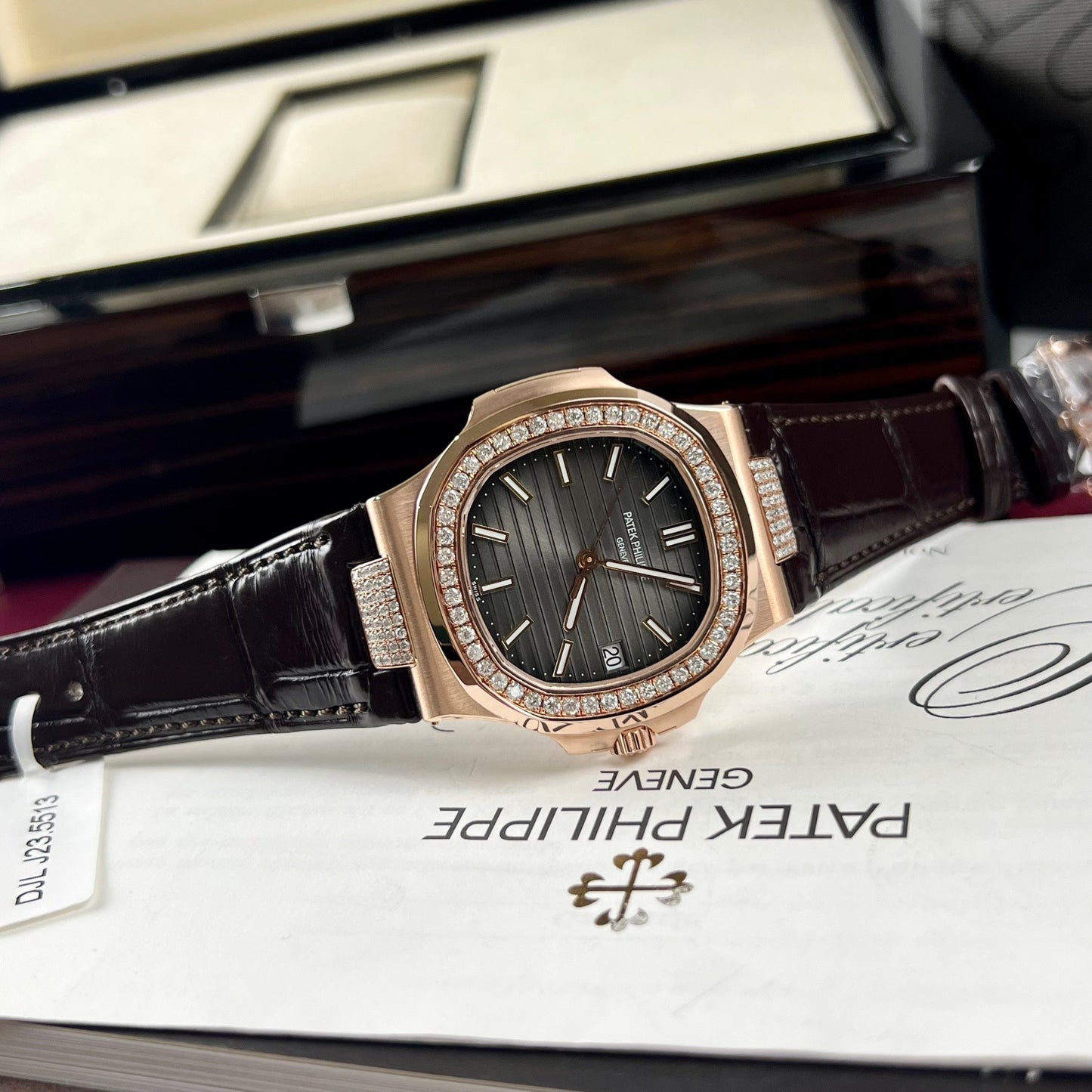 Patek Philippe Nautilus 5711/1R-001 -Wrapped 18k and diamond Pelle band Versione