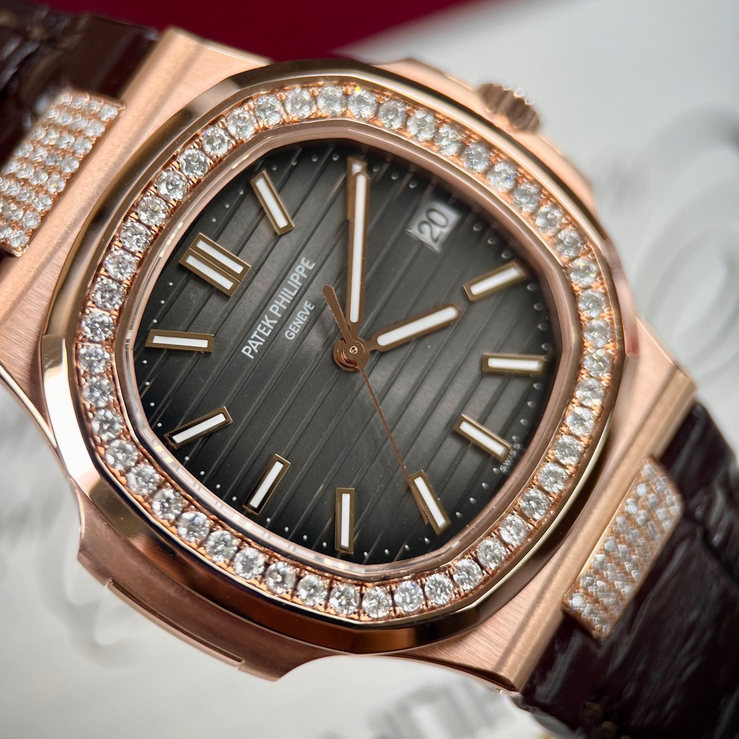 Patek Philippe Nautilus 5711/1R-001 -Wrapped 18k and diamond Pelle band Versione