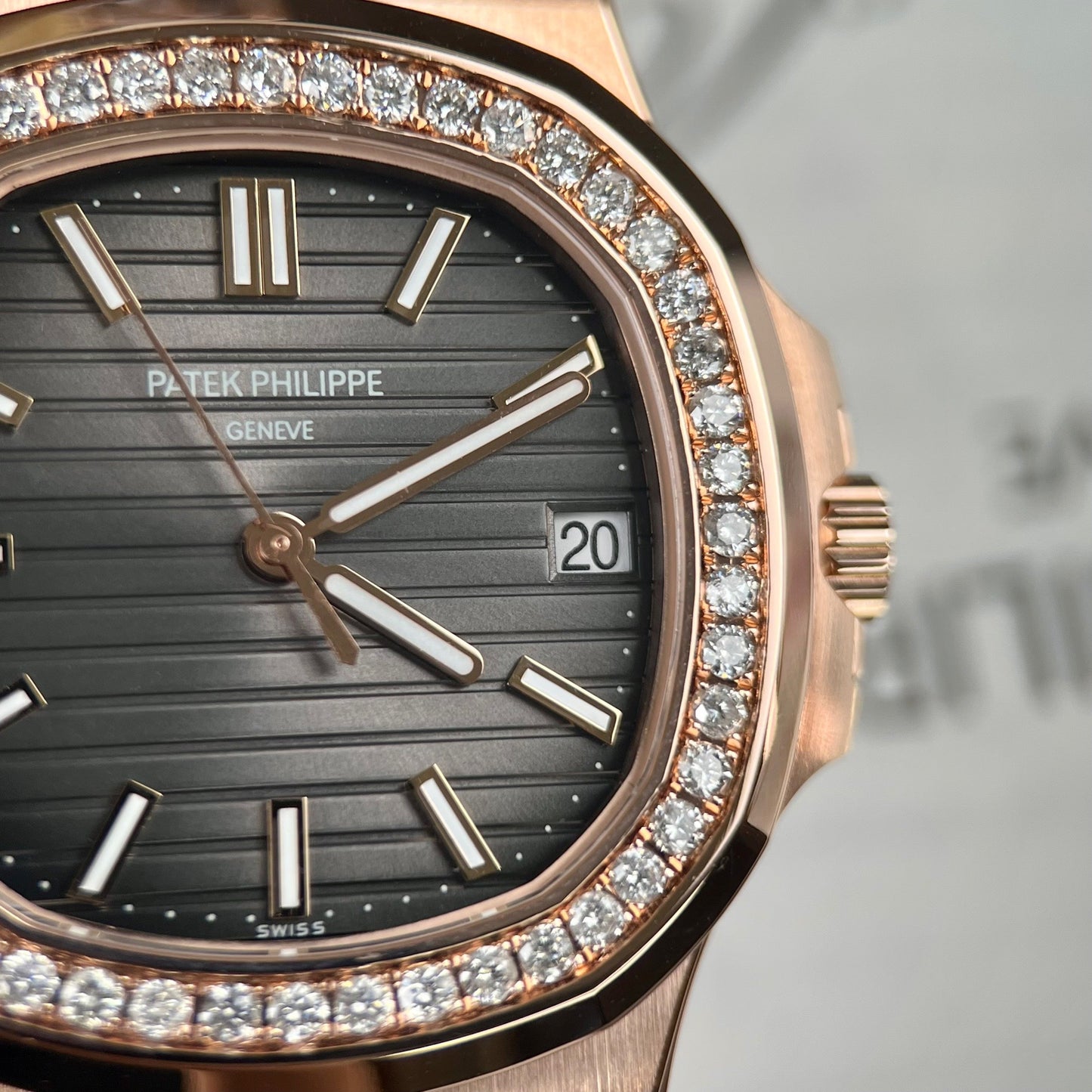 Patek Philippe Nautilus 5711/1R-001 -Wrapped 18k and diamond Pelle band Versione