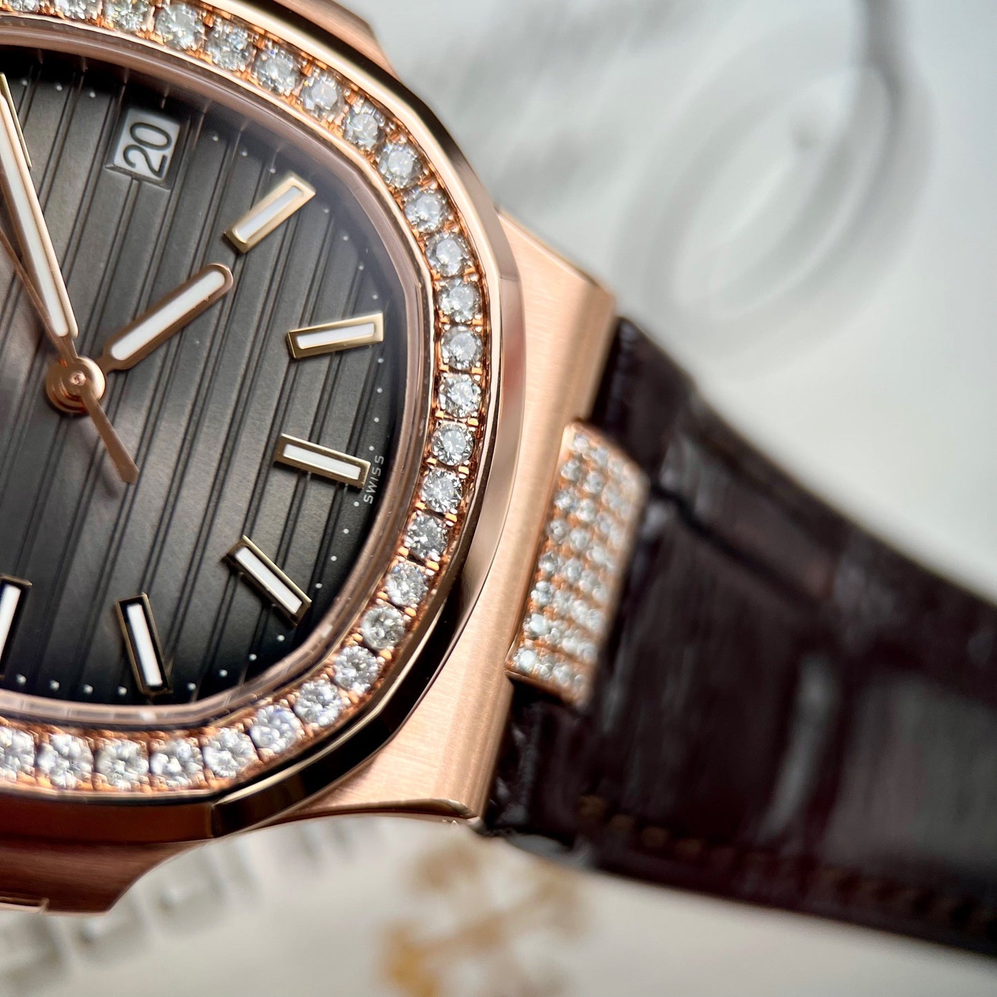 Patek Philippe Nautilus 5711/1R-001 -Wrapped 18k and diamond Pelle band Versione