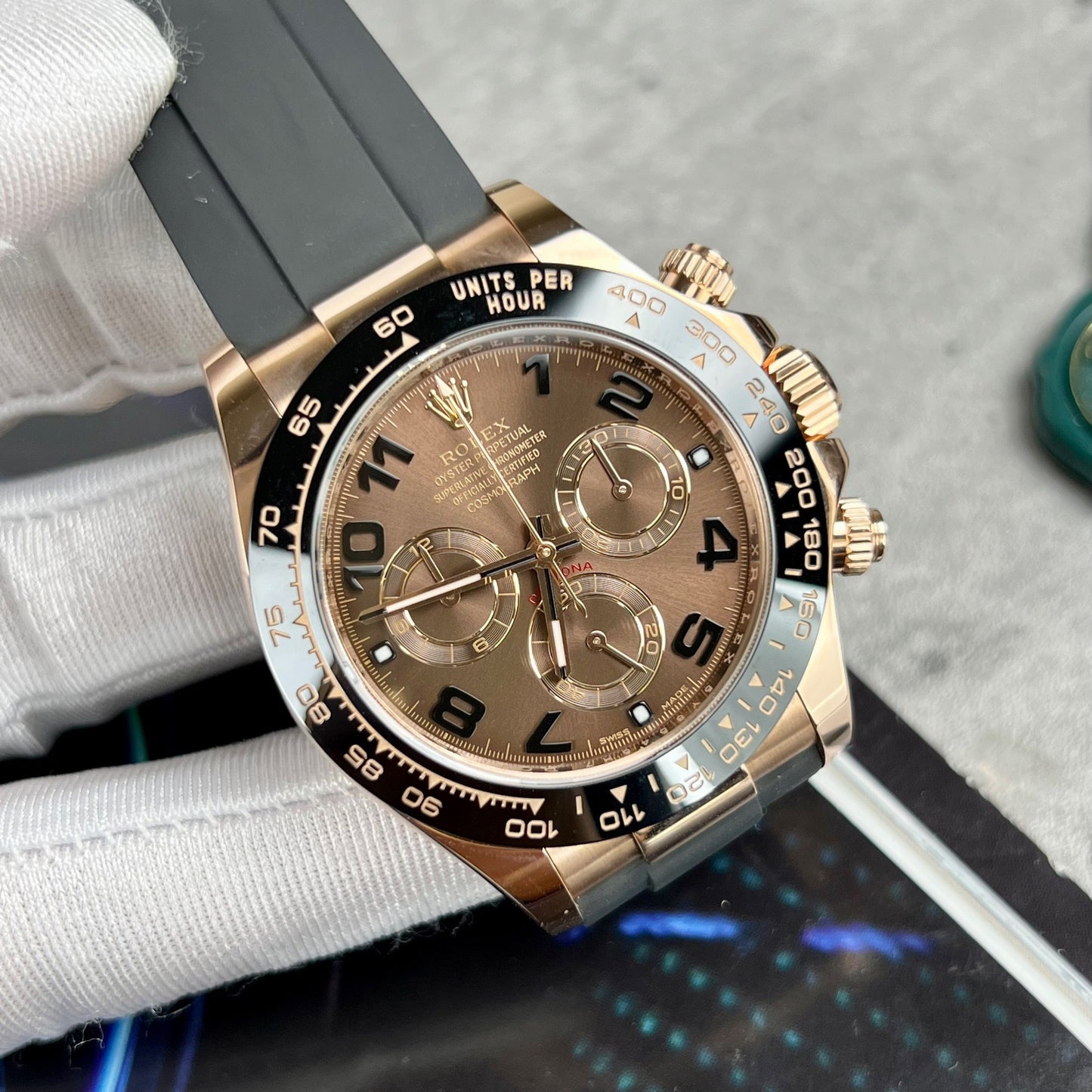 Rolex Daytona Rosa Oro Chocolate Arabic quadrante & lunetta in ceramica Oysterflex Gomma bracciale 116515LN