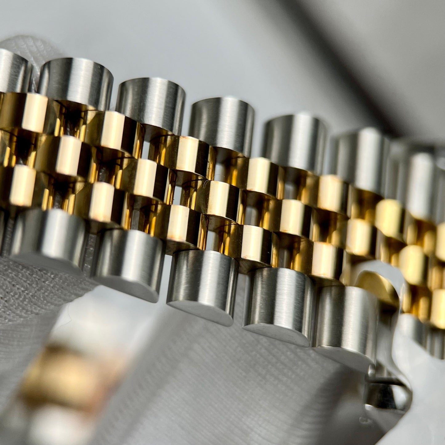 Rolex Datejust 36mm Diamonds 126283RBR 18k yellow Oro and moissanite