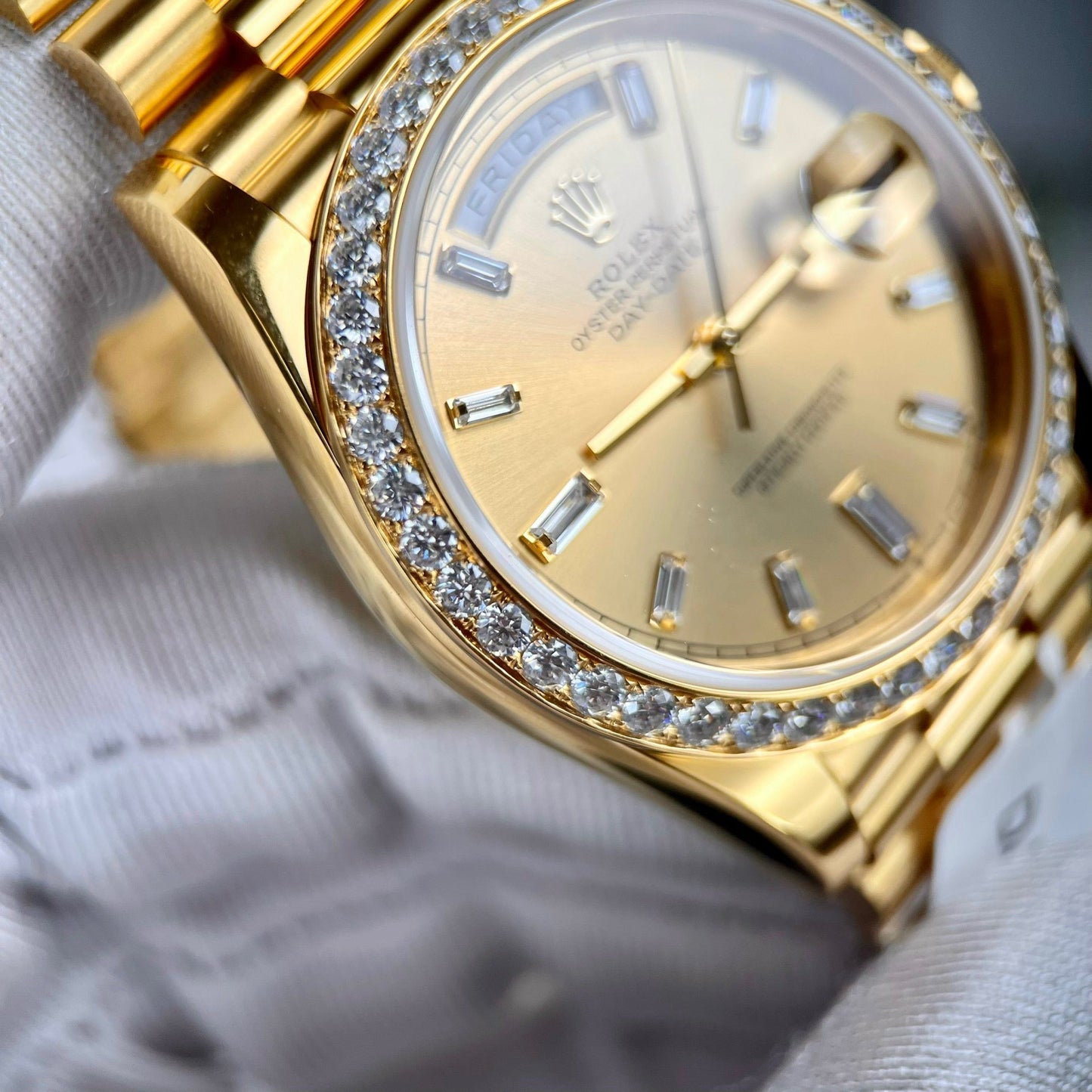 Rolex Day-Date 40 228238 Champage quadrante Oro preenchido 18k Moissanite lunetta