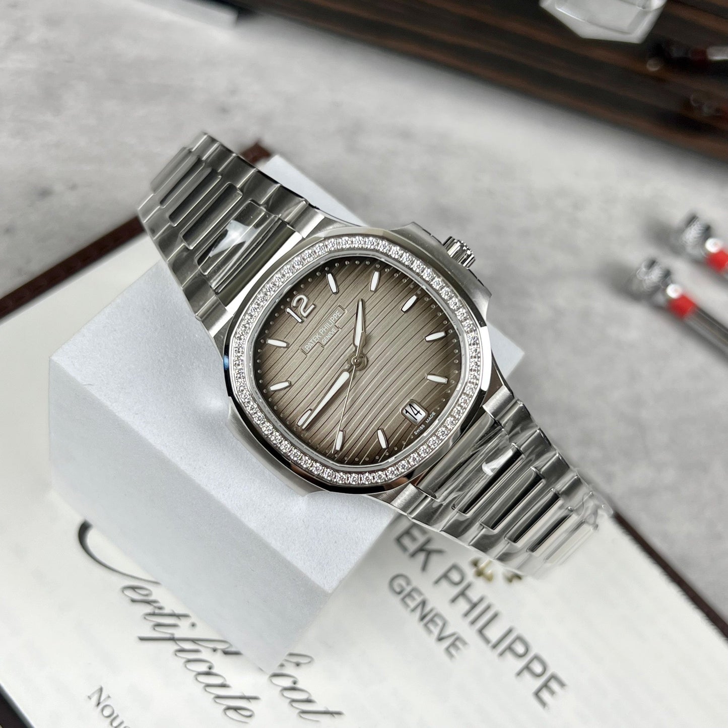 Patek Philippe Nautilus Ladies 7118/1A-011 custom stone from 3K Fabbrica acciaio inossidabile