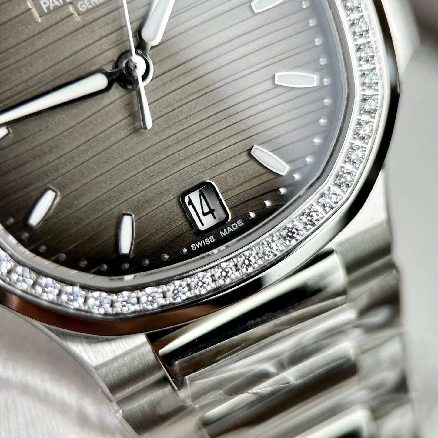 Patek Philippe Nautilus Ladies 7118/1A-011 custom stone from 3K Fabbrica acciaio inossidabile